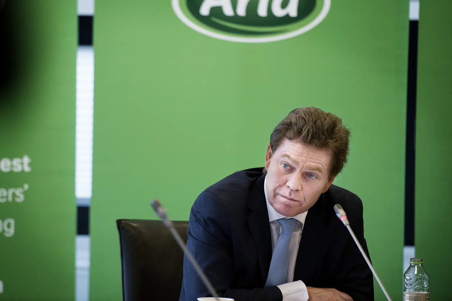 Topchef i Arla Peder Tuborgh ser gerne, at den trepart, der skal forhandle den endelige model for en CO2-afgift på landbruget, lader sig inspirere af Arlas "gulerodsmodel". (Arkivfoto).