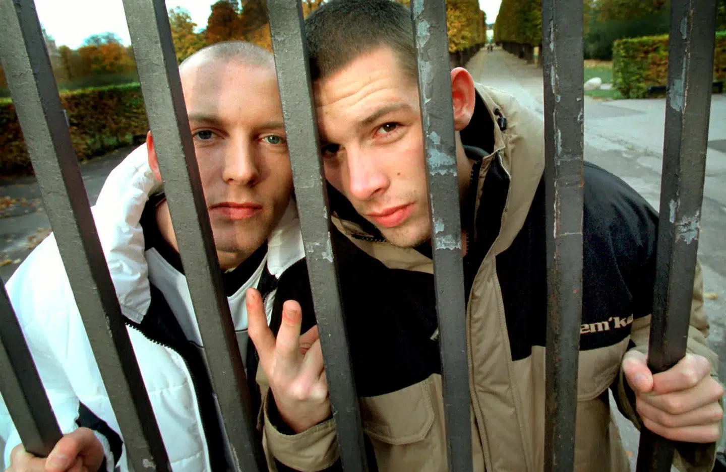 Brødrene Rasmus og Nicolai Seebach er et af de nyeste eksempler herhjemme på brødre, der slår hånden af hinanden. Efter en længere strid skal de ikke længere ses, fastslog storebror Nicolai Seebach for nylig til Se og Hør. Det kan lyde voldsomt, men Seebach-brødrene er langtfra alene. At søskende skilles er et kendt fænomen. Men hvordan genopretter man kontakten?