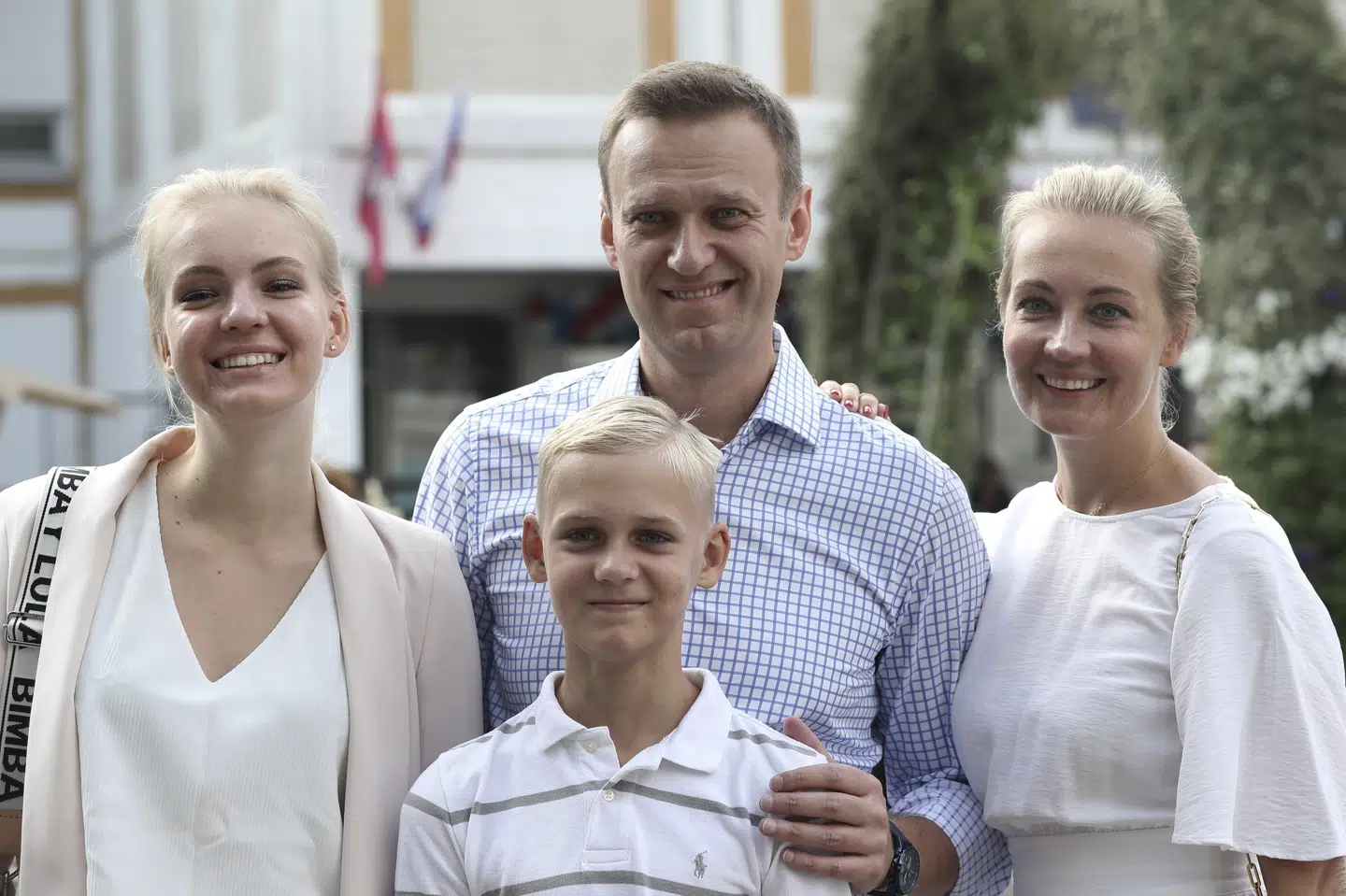 Aleksej Navalnyj ses her sammen med sin hustru, Julia Navalnaja, og parrets to børn, Daria og Zakhar, tilbage i 2019. (Arkivfoto).