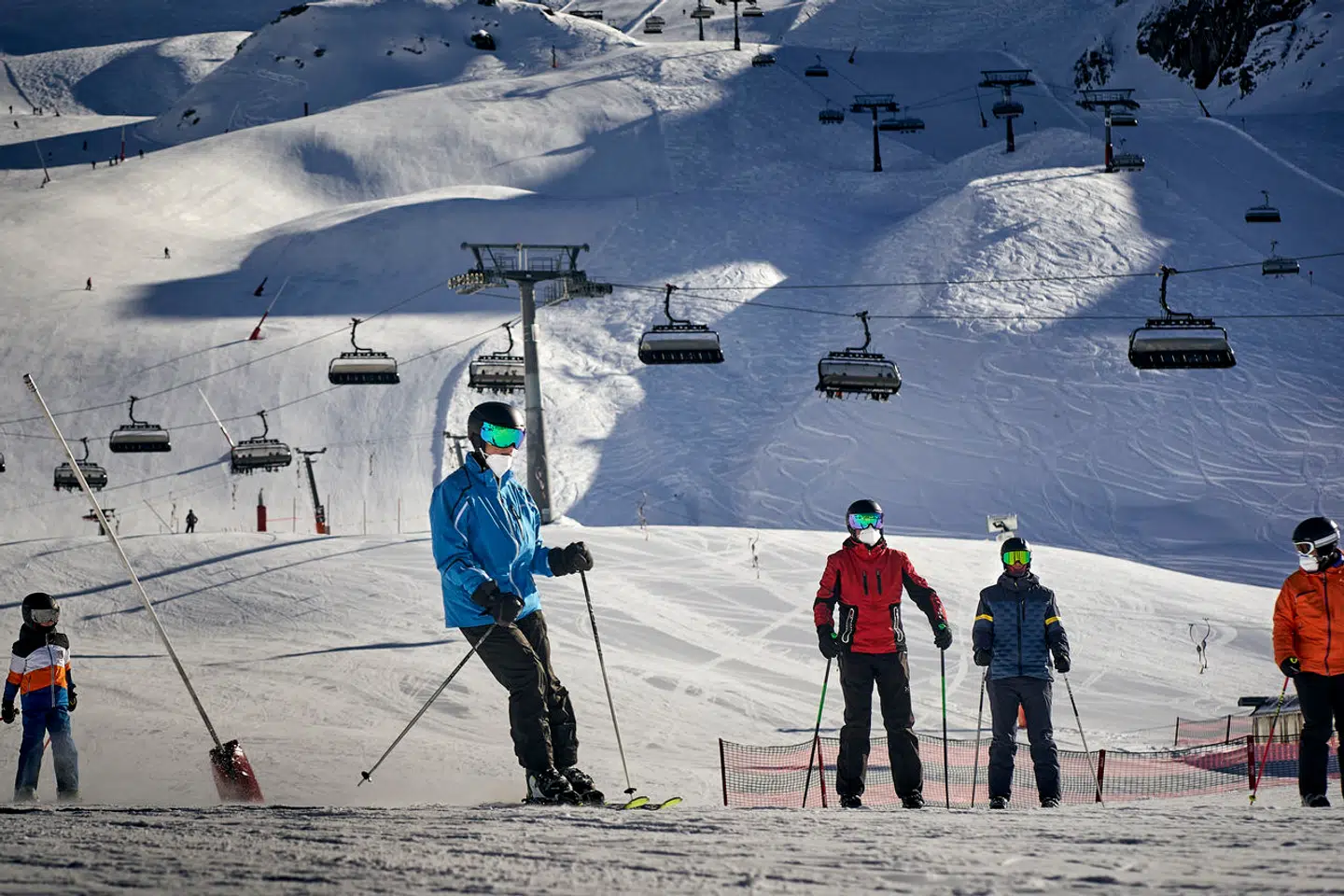Turister på ski i Ischgl i Østrig. 44 procent af skaderne skete i Østrig.