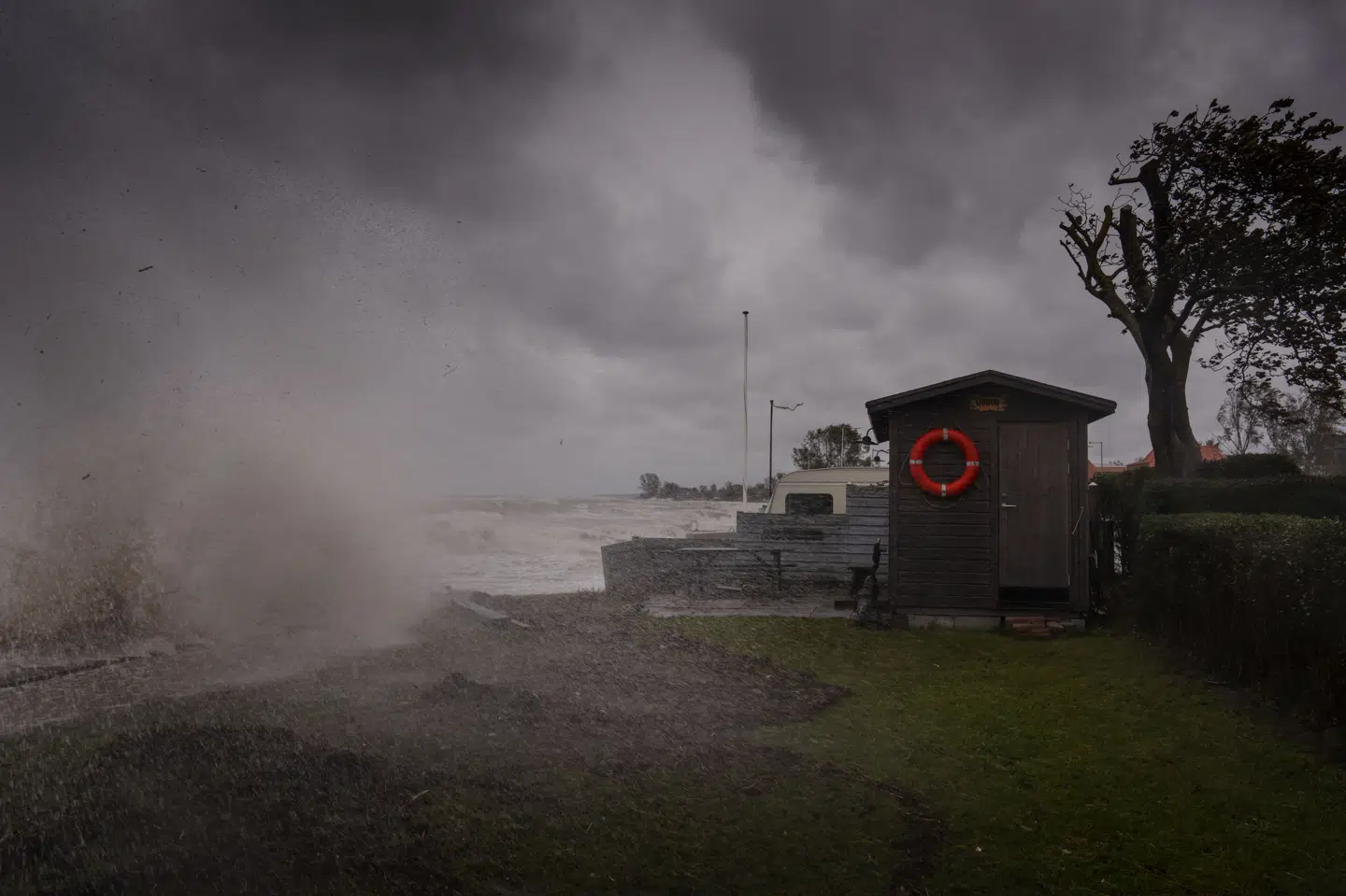 Natten til fredag og fredag formiddag kan blive særdeles blæsende med vindstød af stormstyrke langs den jyske vestkyst og i Kattegat-området. (Arkivfoto).