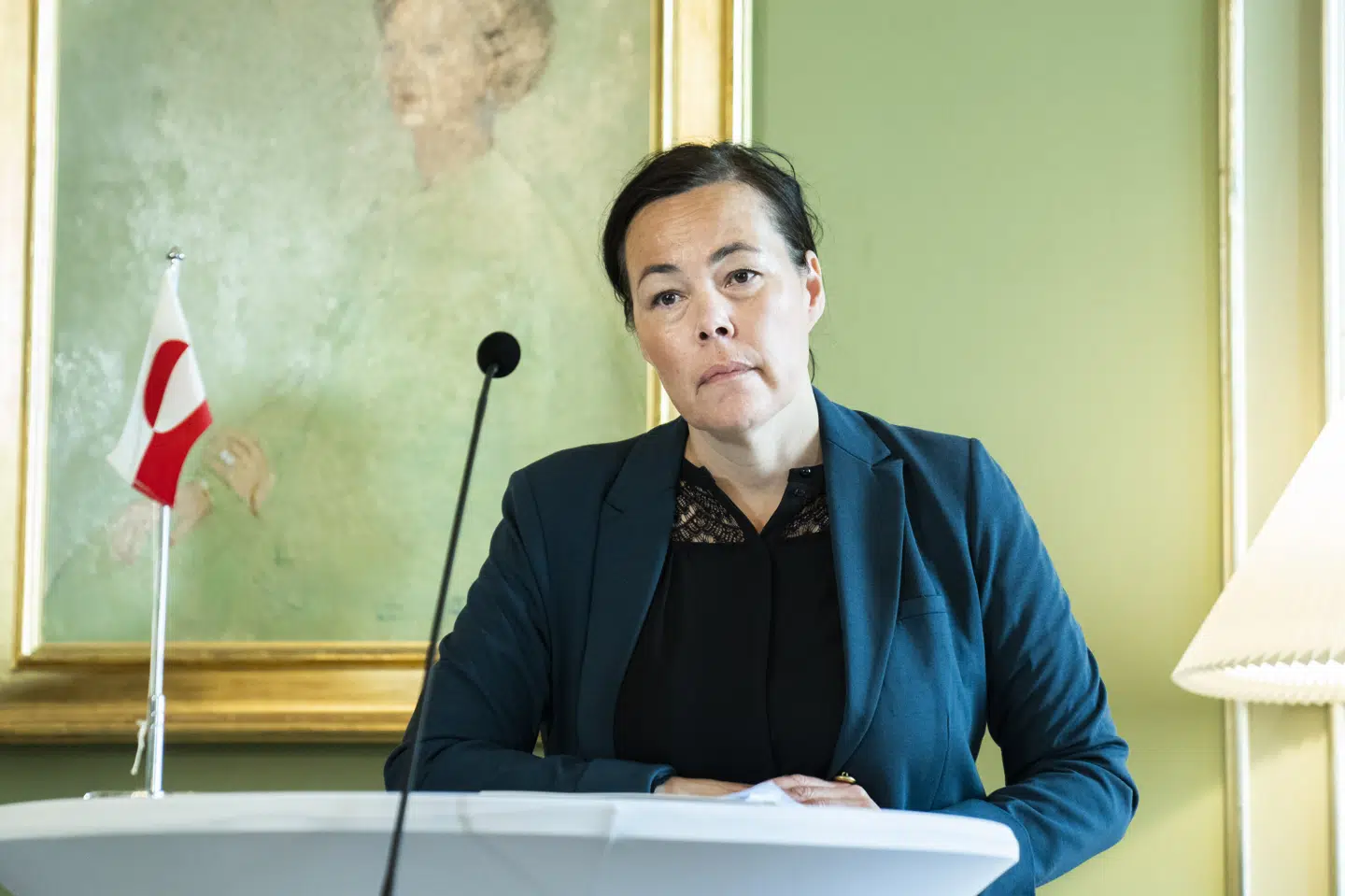 - Det grønlandske folk er nødt til at tilpasse sig, tage stilling og have en sammenhængende strategi, skriver udenrigsminister Vivian Motzfeldt i forord til strategi.