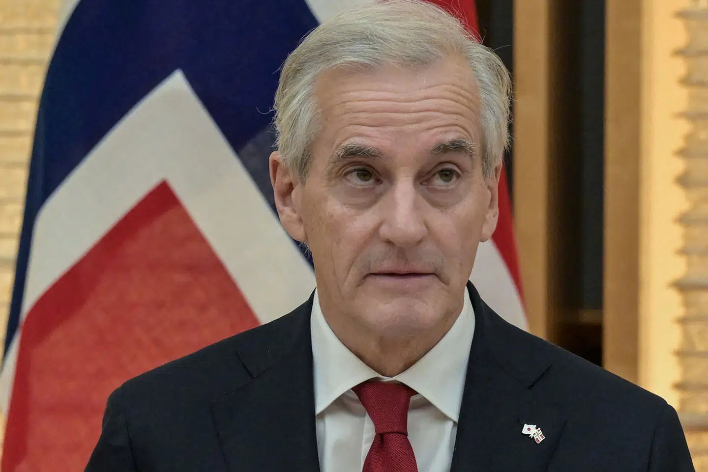 Norges statsminister, Jonas Gahr Støre, var tirsdag på besøg i byen Røros, og sikkerheden omkring statsministeren var som altid i top – lige bortset fra at alle politiets sikkerhedsoplysninger om besøget ifølge et tip til norsk tv blev fundet i en stak papirer på gaden aftenen i forvejen.