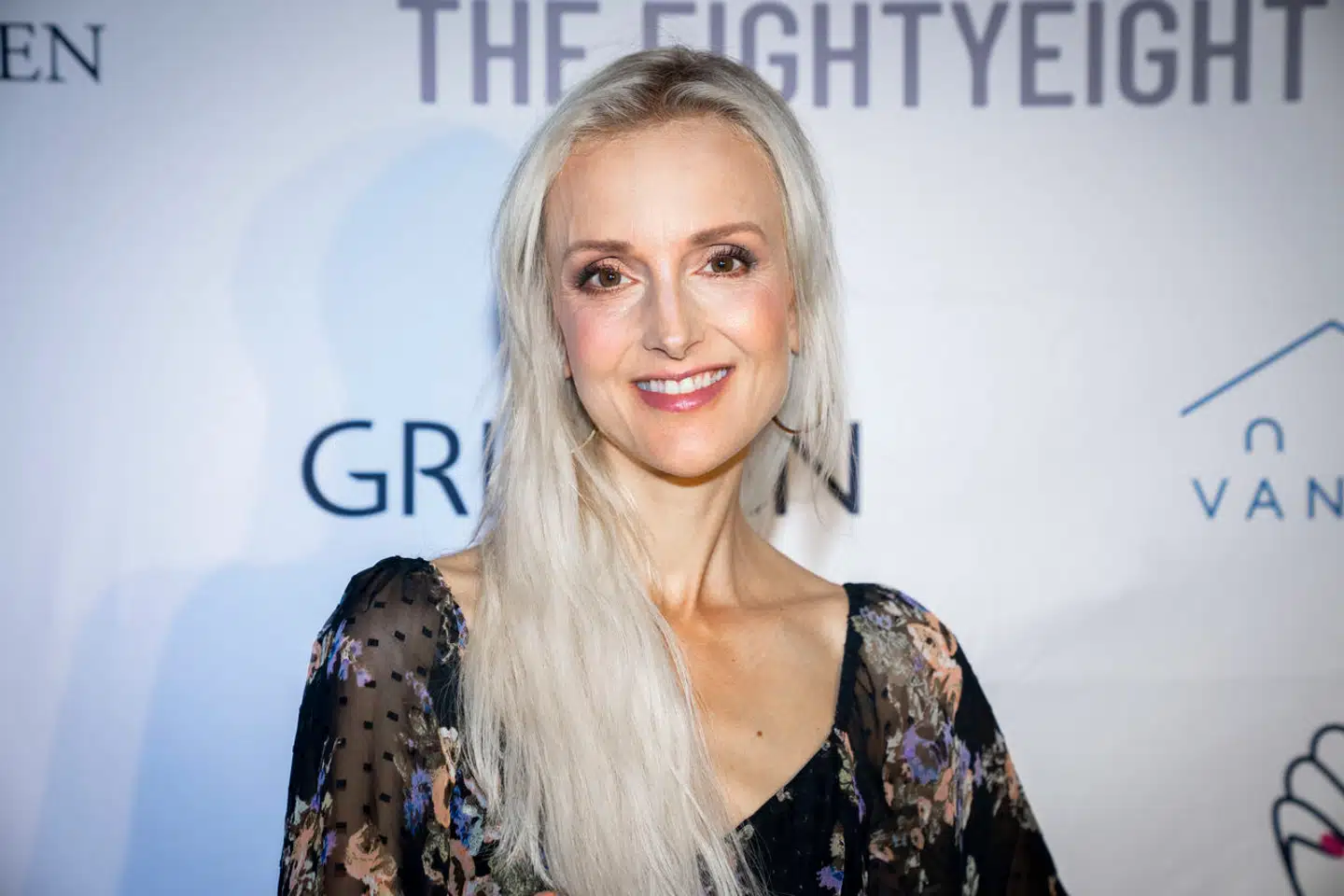 Smykkedesigner og indehaver af Jewlscph, Mai Manniche, har ved flere lejligheder markedsført sine smykker ved at vise billeder af dronning Mary.