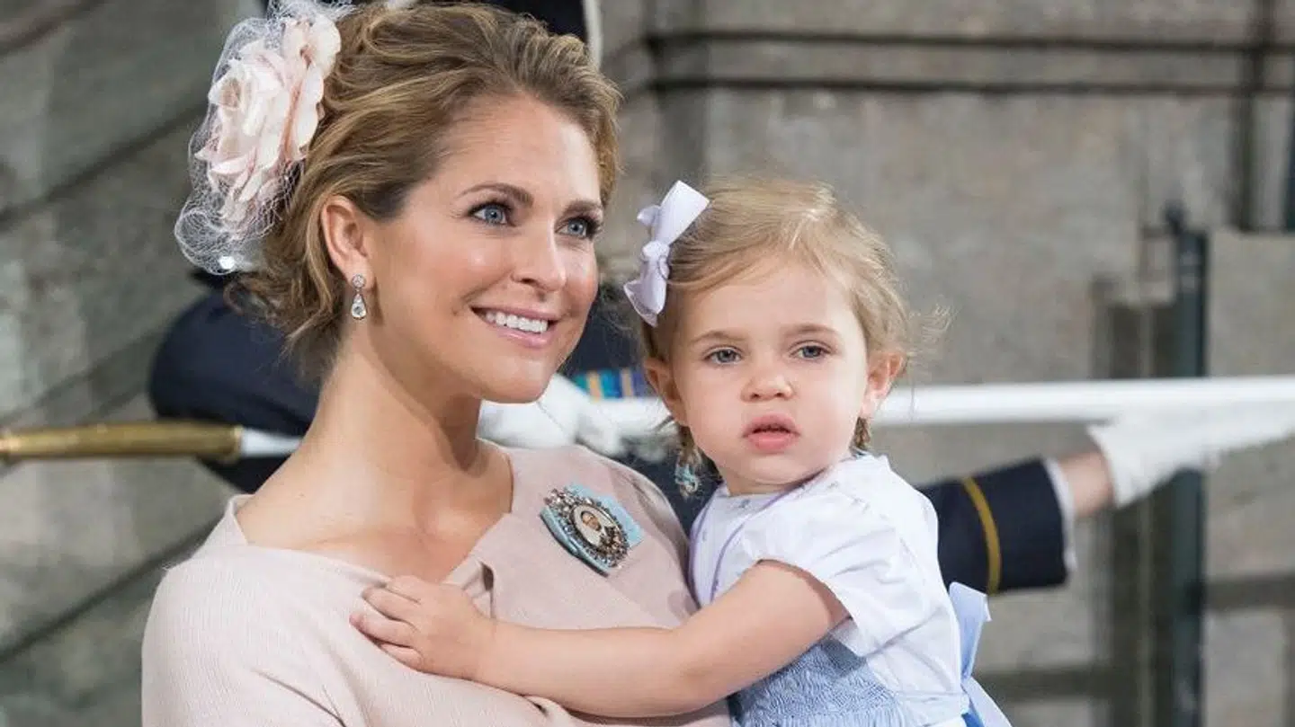 Den svenske prinsesse Madeleine med sin ældste datter, prinsesse Leonore, til prins Oscars barnedåb i Det Kongelige Kapel i Stockholm i 2016.