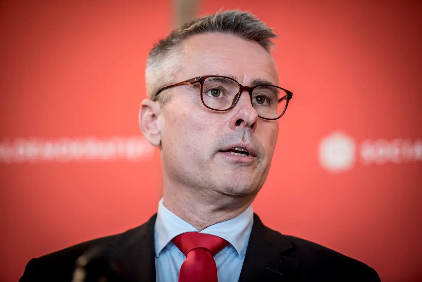 Henrik Sass Larsen er i dag direktør for Aktive Ejere, men dengang han var gruppeformand for Socialdemokratiet, ville han have håndteret en situation som den om Mike Fonseca markant anderledes, end den blev håndteret af Moderaterne, siger han.