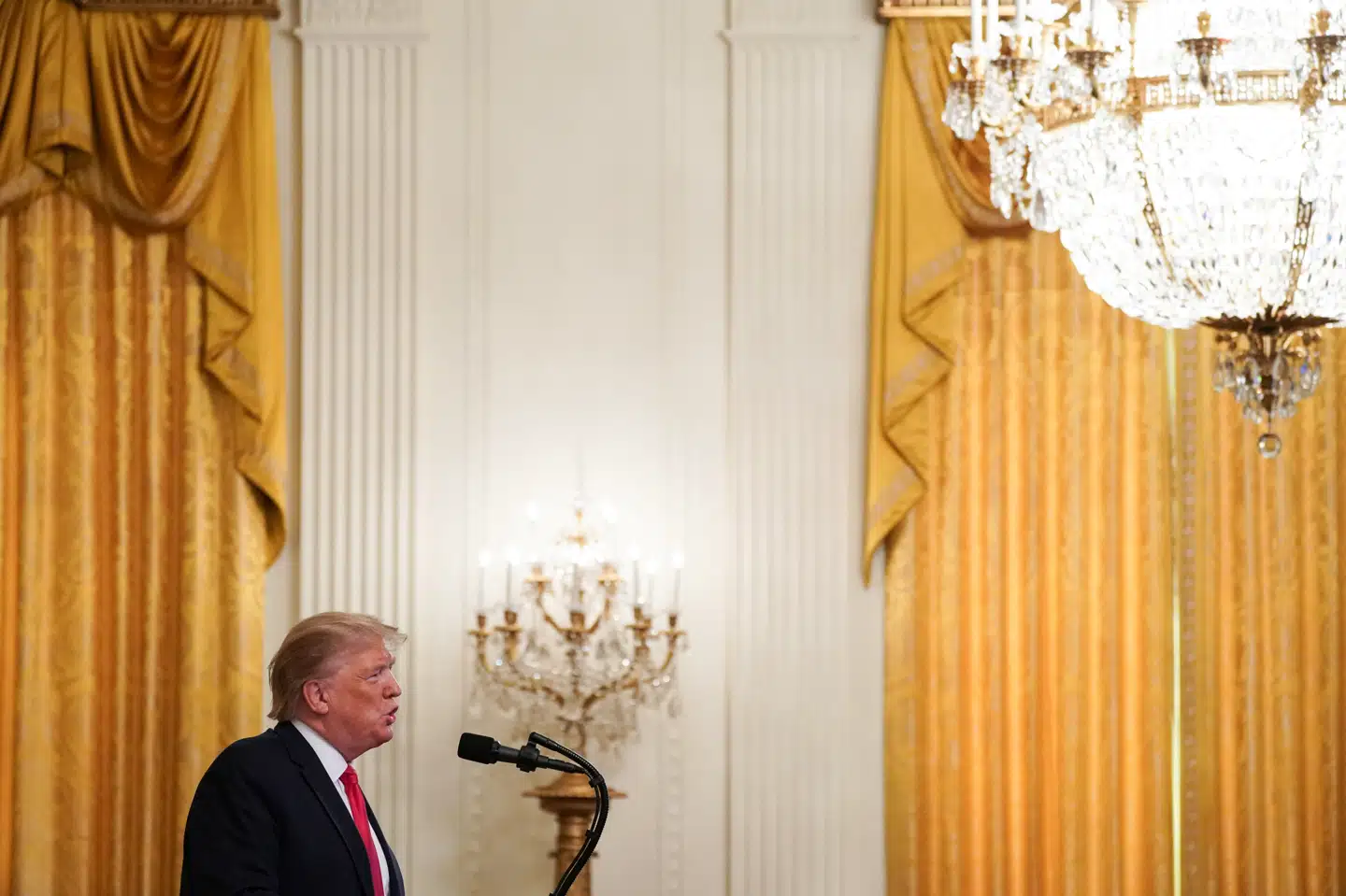 USA's præsident, Donald Trump, vil ikke overveje at gøre gengæld, før han er helt sikker på, at Iran står bag angreb mod to store saudiarabiske olieanlæg. Sarah Silbiger/Reuters