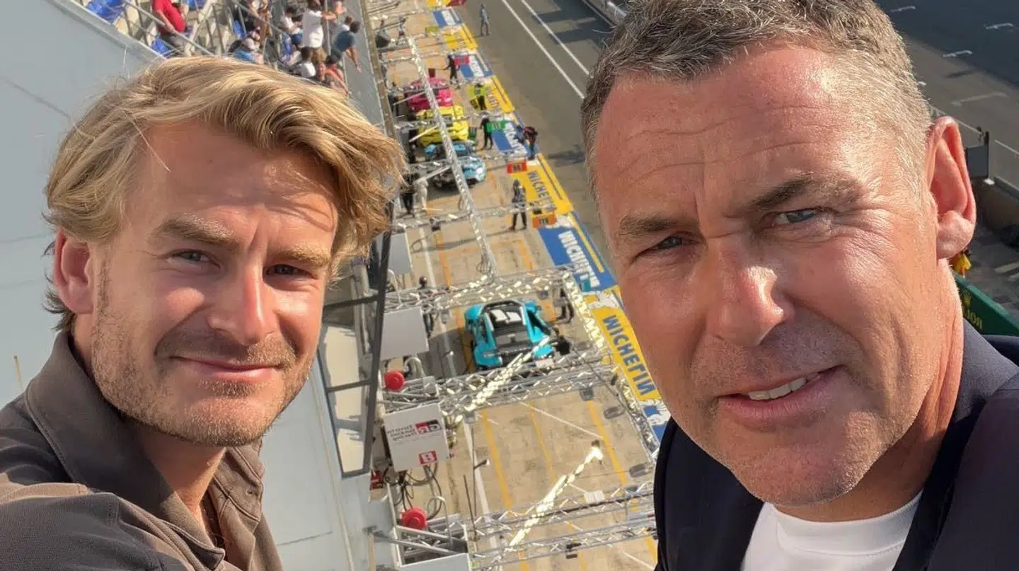 Oliver Kristensen er nærmest vokset op på alverdens racerbaner i følge med sin far. Billedet her er dog fra Le Mans 2023, hvor Tom Kristensen for længst har lagt hjelmen på hylden.