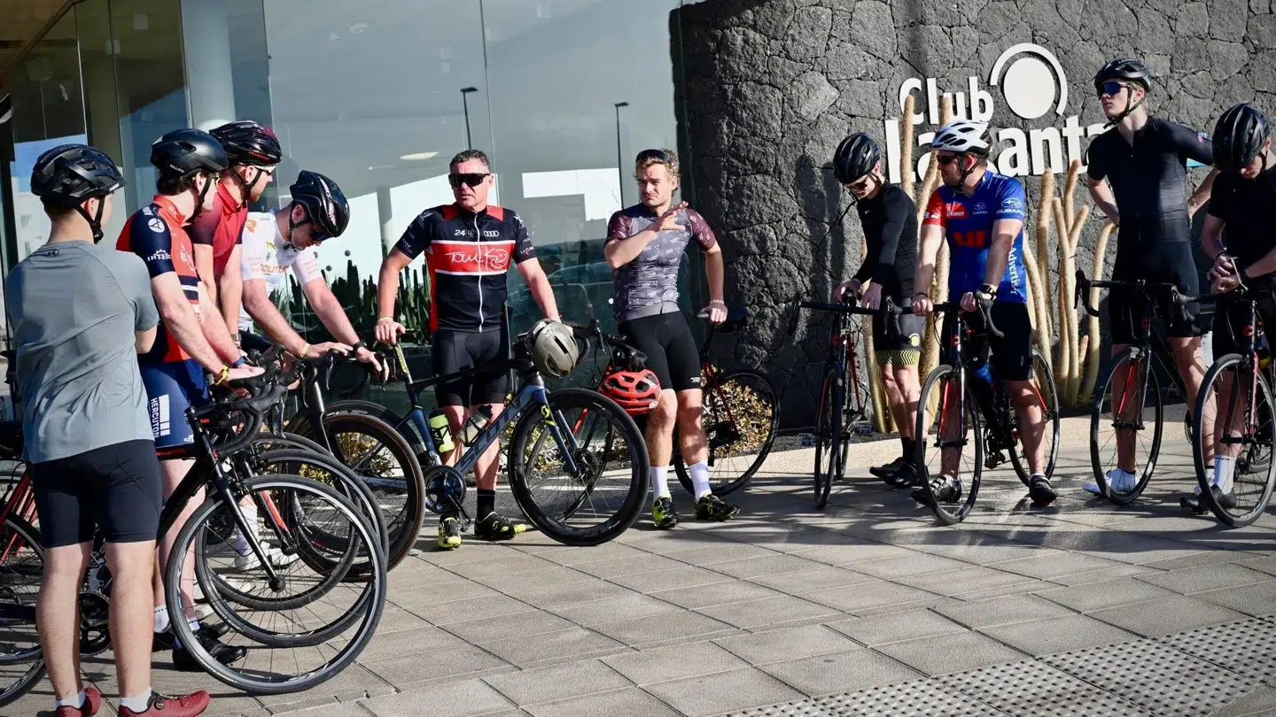 Oliver Kristensen og DASU arrangerede i februar en træningslejr, hvor Tom Kristensen var med som mentor for de bedste unge talenter.