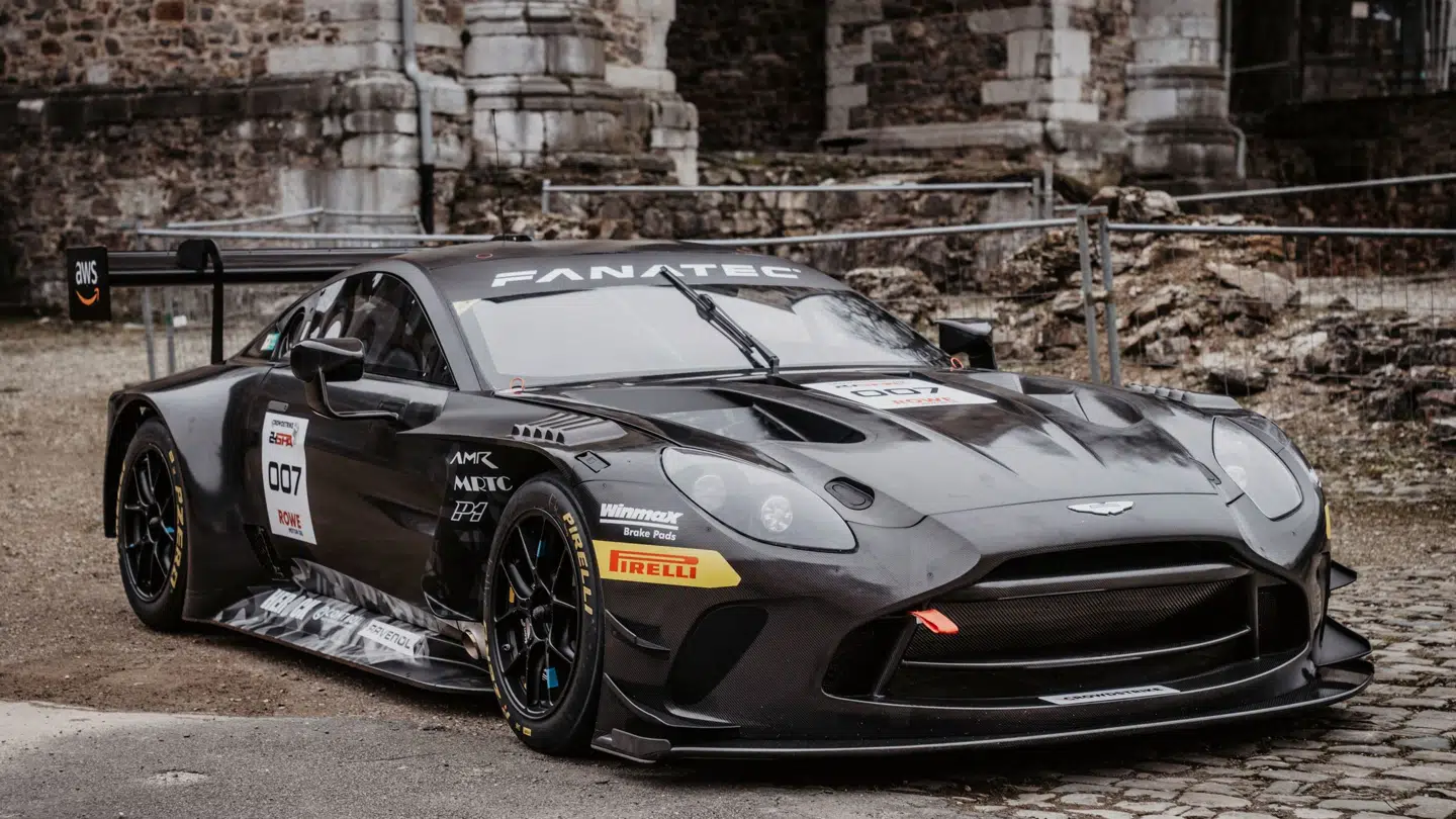 I ægte James Bond-stil skal Marco Sørensen og Nicki Thiim selvfølgelig køre i Aston Martin nr. 007 i GT World Challenge Endurance Cup 2024.