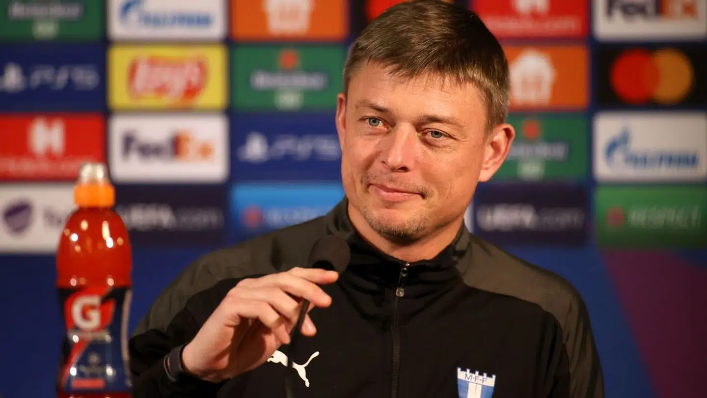 Jon Dahl Tomasson til et pressemøde i forbindelse med Malmö FFs Champions League-kampagne.