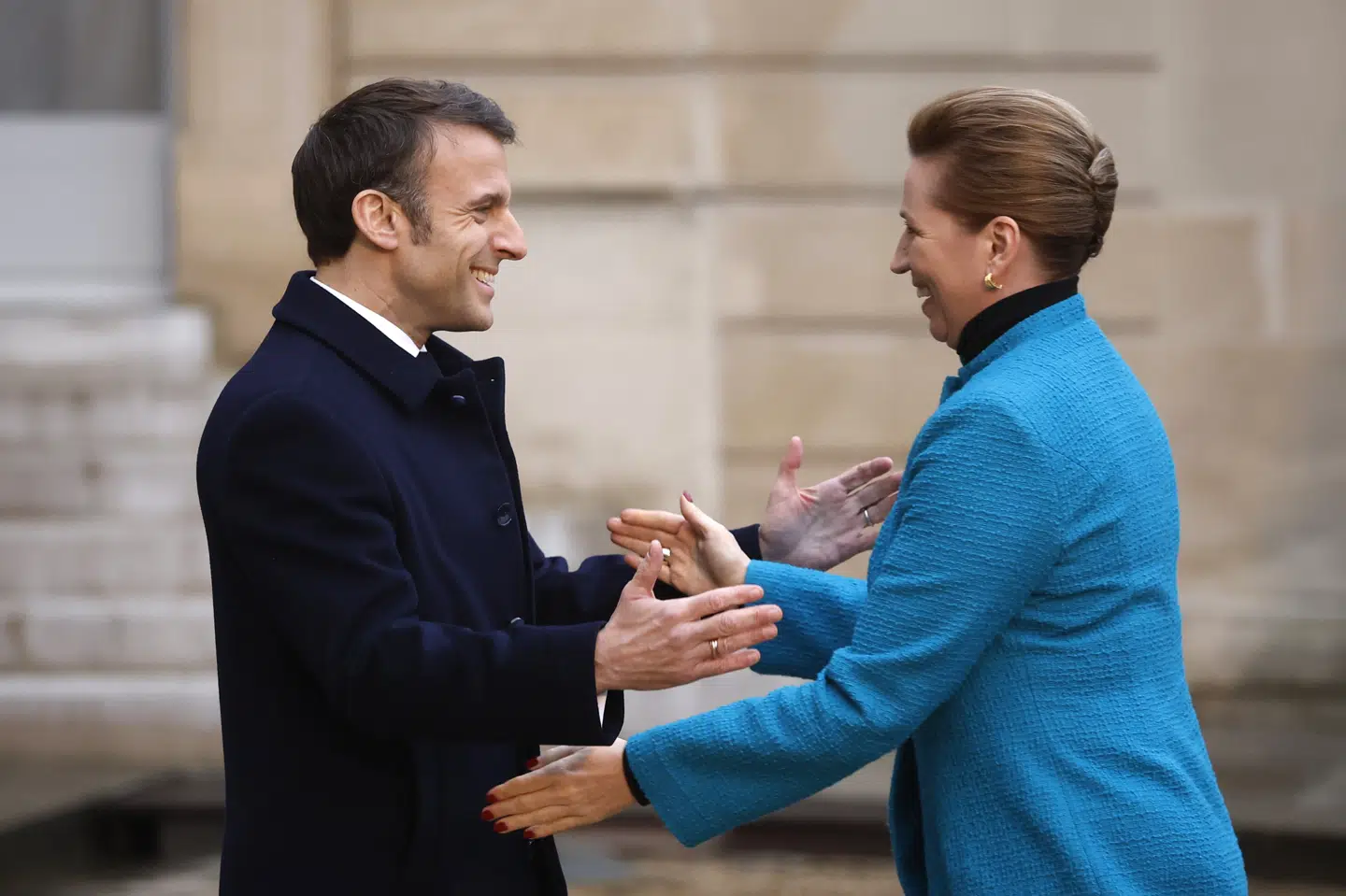 Præsident Emmanuel Macron var mandag aften vært for statsminister Mette Frederiksen (S) og i alt omkring 20 stats- og regeringschefer til en konference om Ukraine.