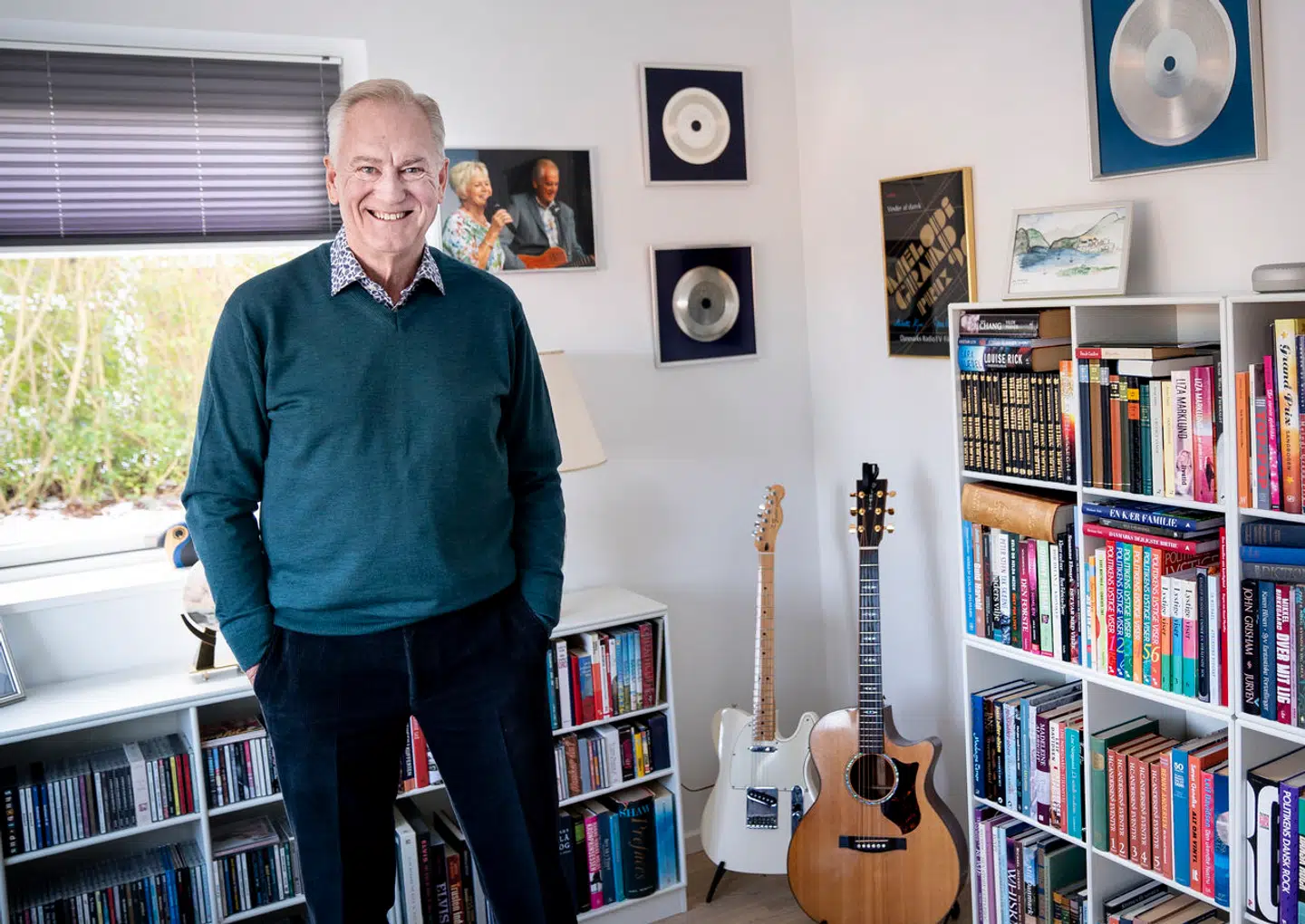 Musiker Keld Heick i sit og hustruen Hilda Heicks hjem i Vedbæk, som nu er sat til salg for lige under 11 millioner kroner.