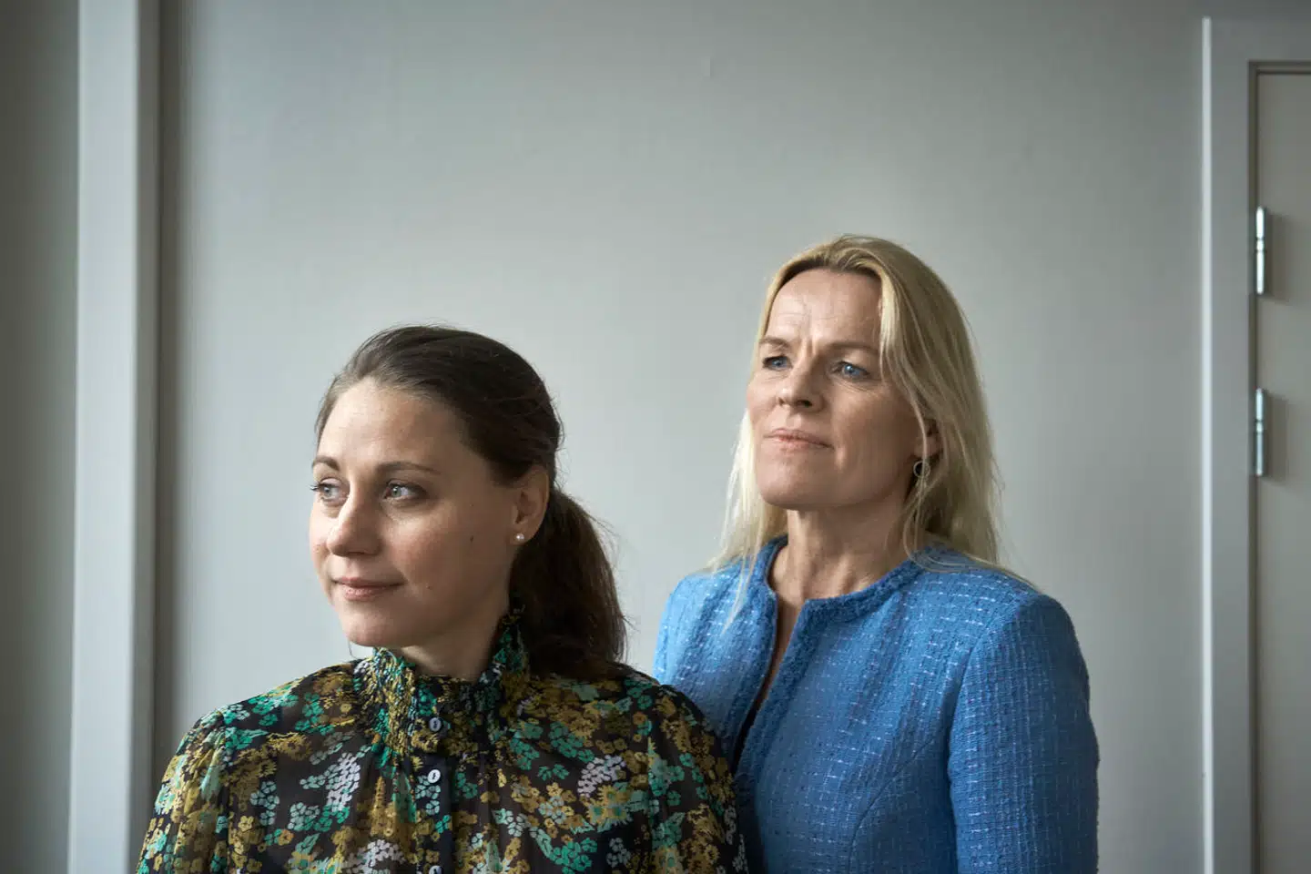 Ældreminister Mette Kierkgaard (M) og formand for KLs Sundheds- og Ældreudvalg Sisse Marie Welling (SF) vil sammen gøre det muligt at bruge kunstig intelligens til at mindske administrationen i ældreplejen.