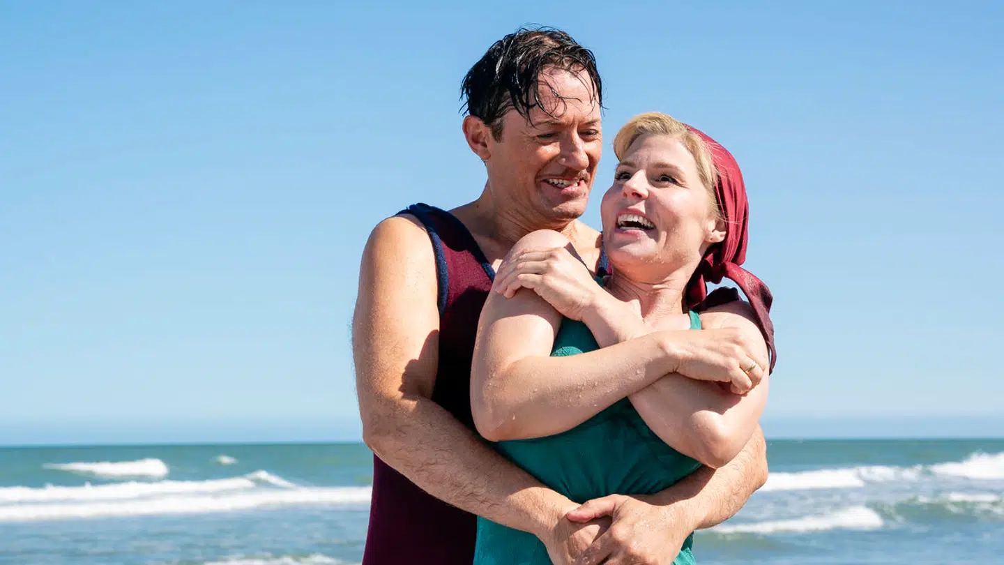 Intet nyt fra vandkanten: Skuespiller Weise og fru (Jens Jacob Tychsen og Cecilie Stenspil).