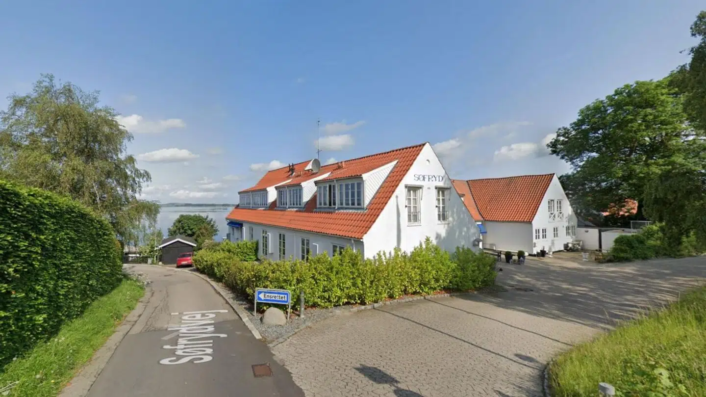 Hotel Søfryd ligger ud til Roskilde Fjord i Jyllinge.