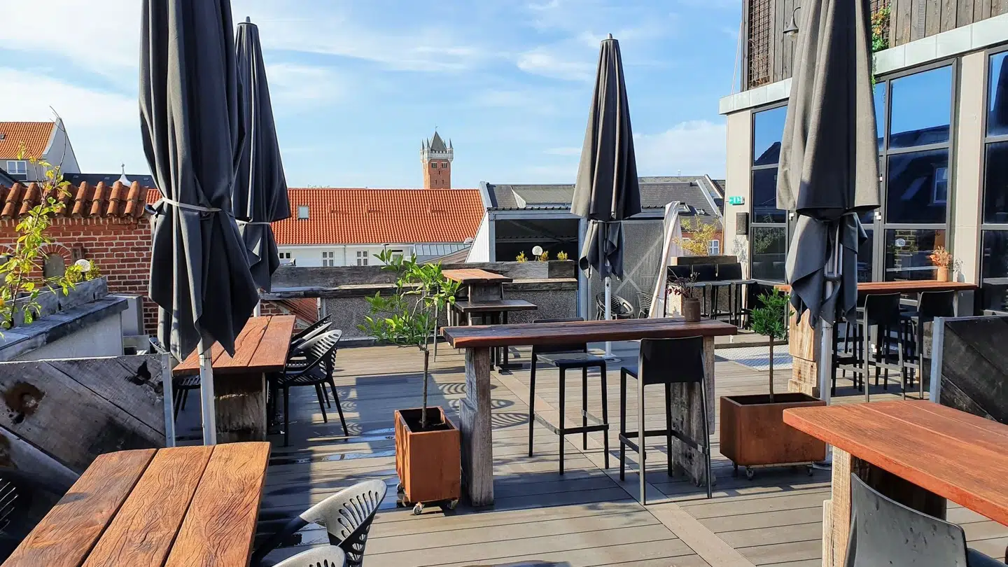 Som navnet antyder ligger Loftet på toppen af Esbjerg med en fin udsigt.