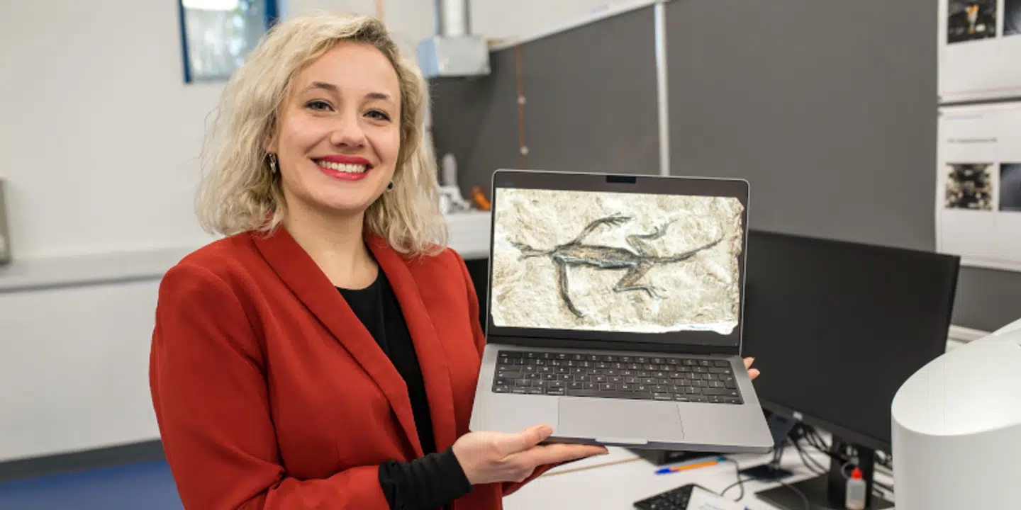 Valentina Rossi fra University College Cork i Irland har stået i spidsen for det internationale forskerhold, som har opdaget, at et 280 millioner år gammelt øglefossil delvist er en forfalskning.