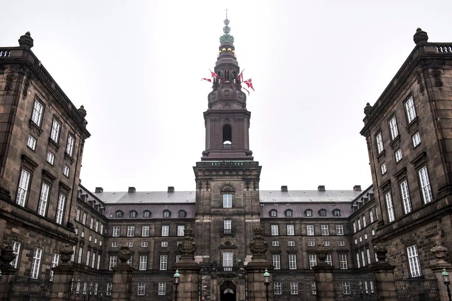 Reglerne om, at søskende betaler tillægsboafgift, forventes ændret pr. 1. januar 2027. Regeringen, Danmarksdemokraterne, Det Konservative Folkeparti, Radikale Venstre og Nye Borgerlige er enige om at gennemføre en reform af personskat.