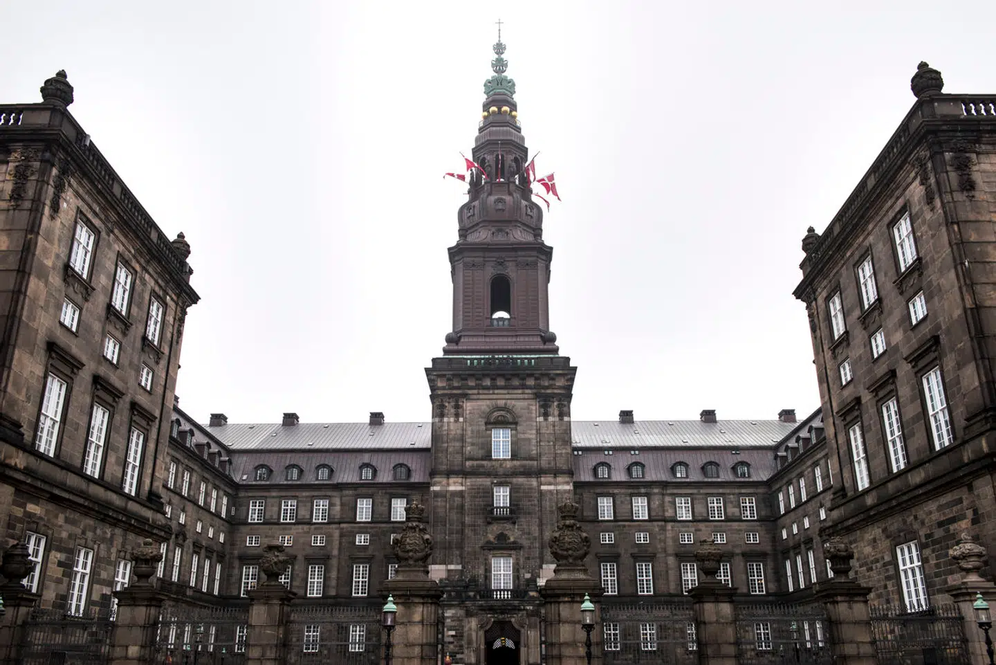 Reglerne om, at søskende betaler tillægsboafgift, forventes ændret pr. 1. januar 2027. Regeringen, Danmarksdemokraterne, Det Konservative Folkeparti, Radikale Venstre og Nye Borgerlige er enige om at gennemføre en reform af personskat.