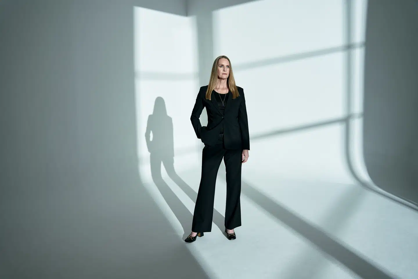 Jane Fisher-Byrialsen spiller hovedrollen som sig selv i lydbogen »Min kamp for retfærdighed«, der ikke bare giver lytteren et skræmmende indblik i et uretfærdigt retssystem i Guds eget land, men som også tegner et interessant portræt af den idealistiske dansker, der prøver at bekæmpe systemet indefra.