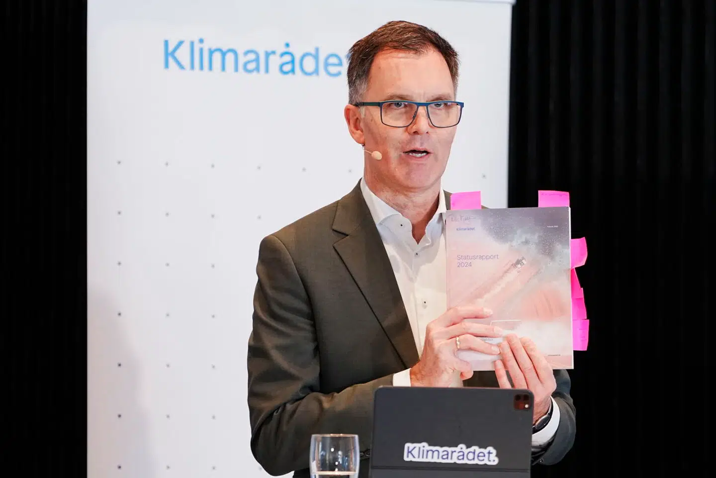 Klimarådet med Peter Møllgaard, Niels Buus Kristensen og Bente Halkier præsenterer sin årlige statusrapport på et pressemøde i Eigtveds Pakhus torsdag d. 29. februar 2024. Statusrapporten handler bl.a. om, hvorvidt regeringens klimaindsats anskueliggør, at Danmark når sit klimamål i 2030.