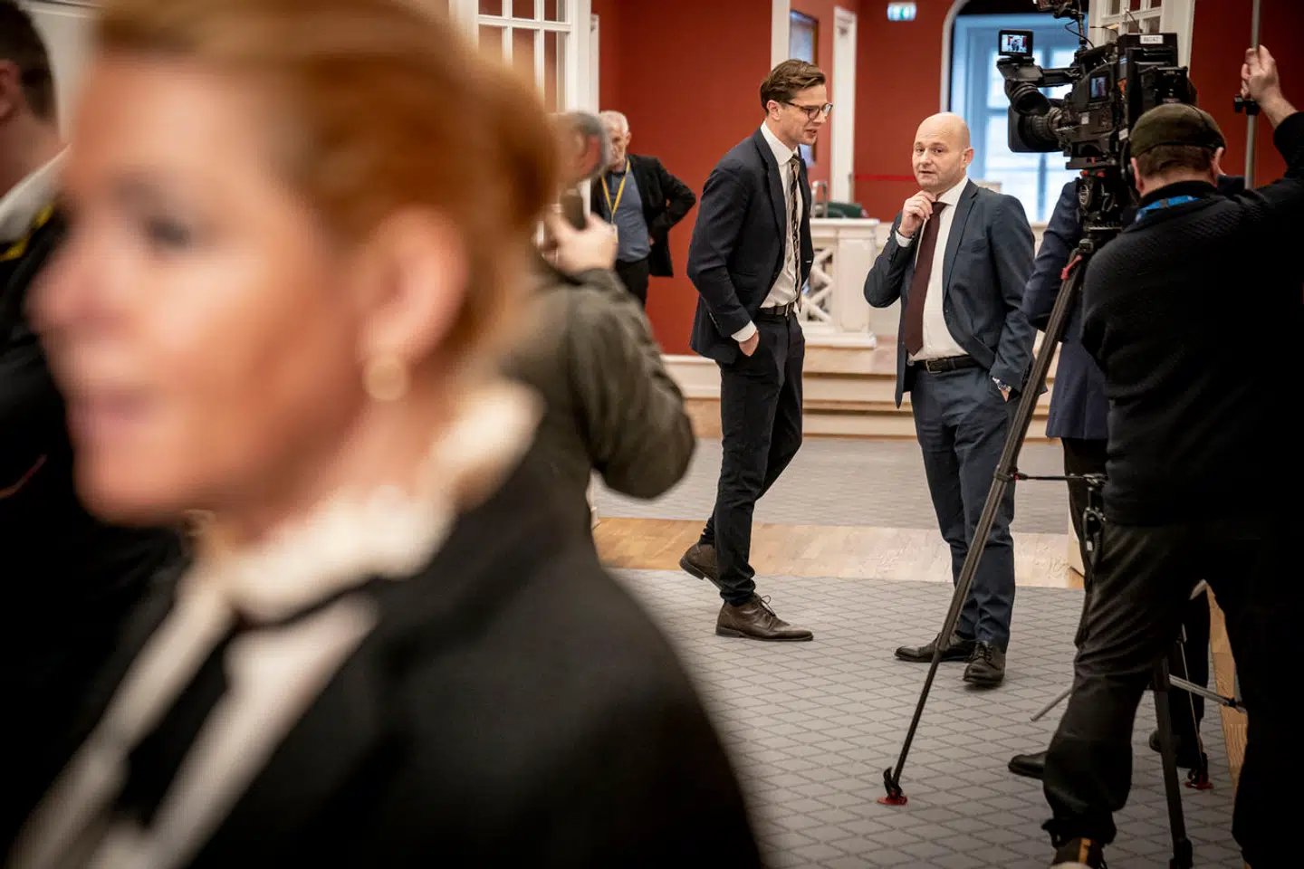 De Konservatives Søren Pape Poulsen og Liberal Alliances Alex Vanopslagh ser ens på mange ting, herunder behovet for at opruste Forsvaret. Men et nyt forslag fra Pape Poulsen splitter deres to partier.