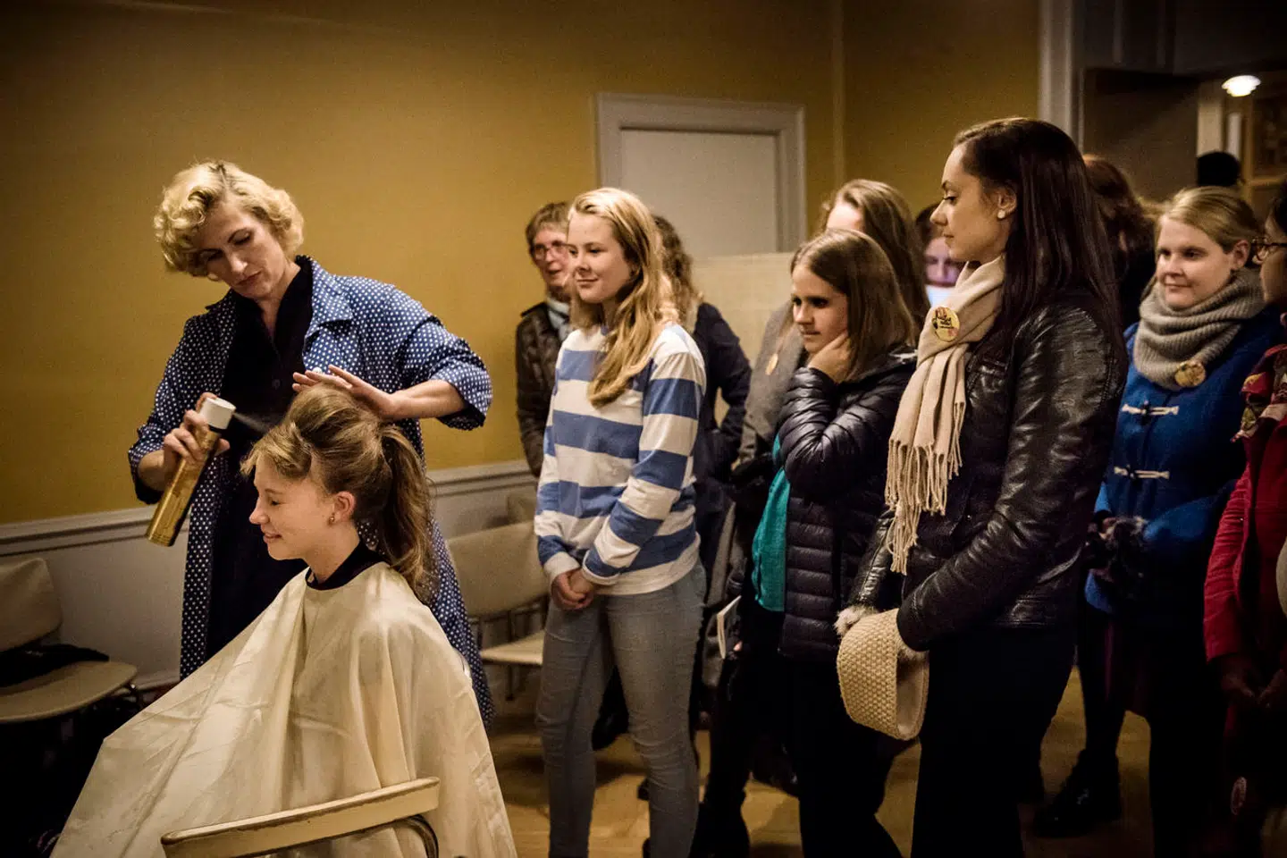 Kulturnat. Kulturnatten i København 2015. Hedvig får sat hår som i halvtredserne i Arbejdermuseet. Fredag den 9. oktober.