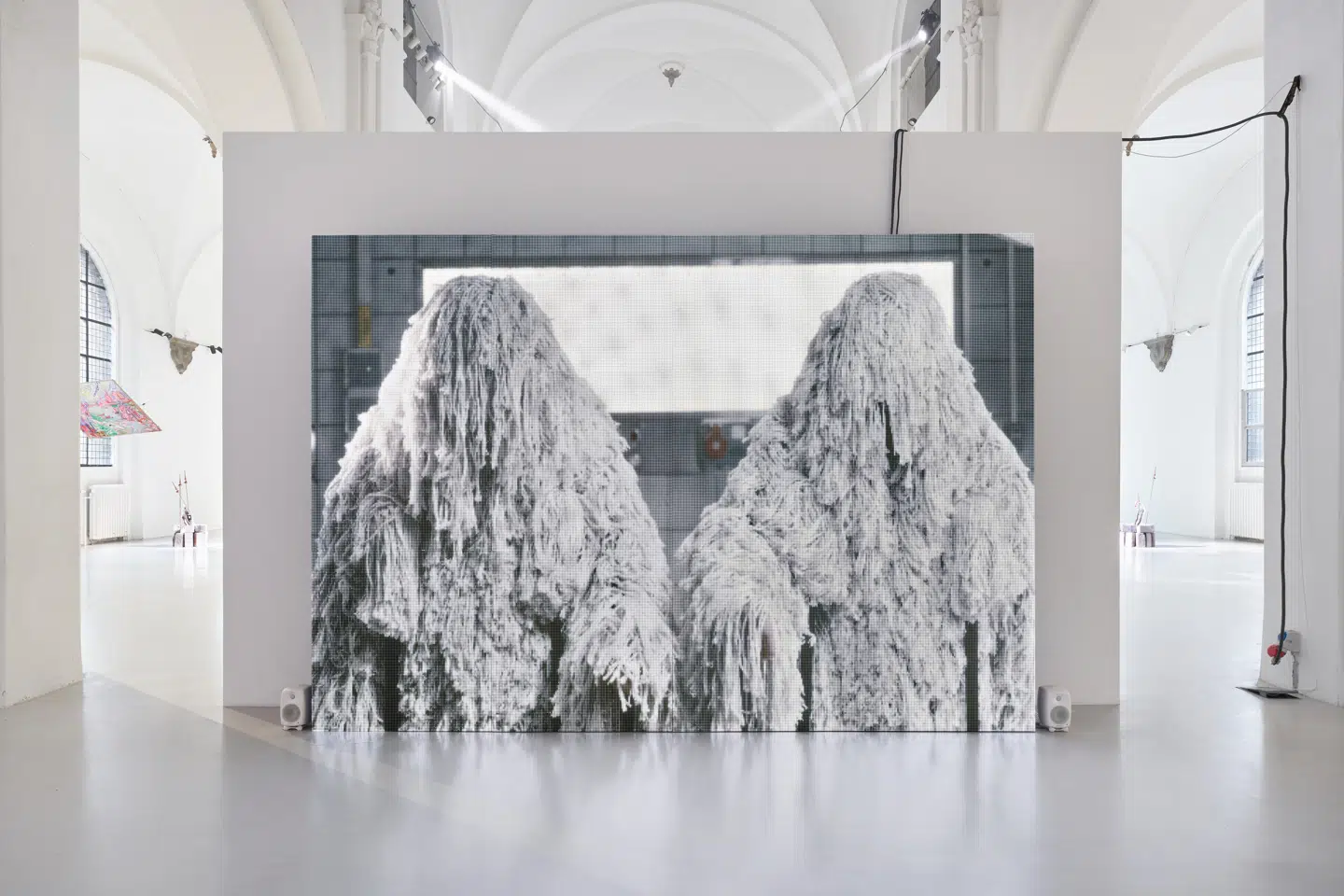 Den danske designer Henrik Vibskov og svenske Andreas Emenius har et fælles projekt, de kalder »The Circular Series«. Her er det værket »Section 7«, der ligner en uhyggelig udgave af »The Muppet Show«.