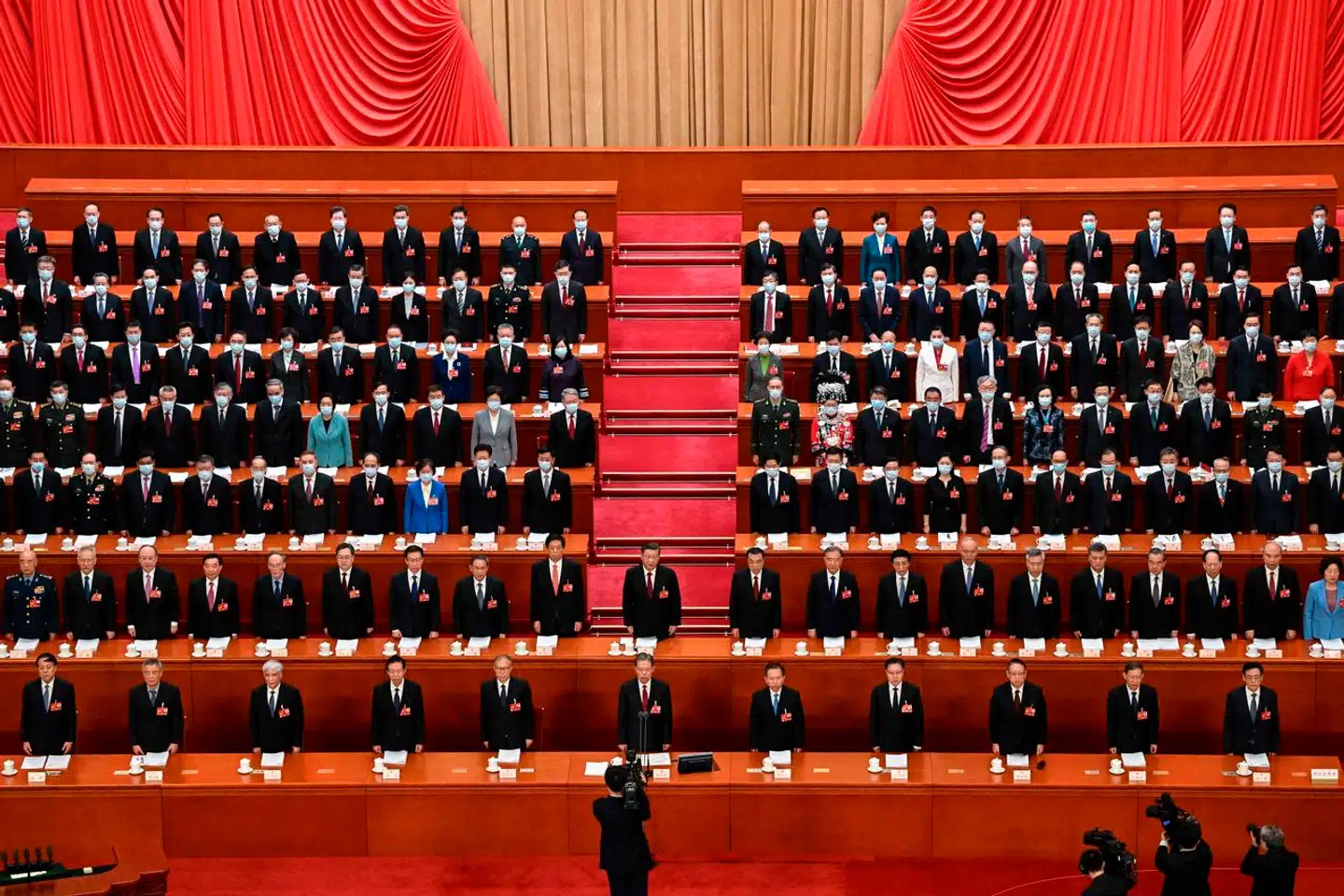 Den kinesiske folkekongres mødes i næste uge for at høre præsident Xi Jinping (i midten) fremlægge en plan for, hvordan verdens næststørste økonomi igen kommer op i omdrejninger. Her er et billede fra sidste års møde.