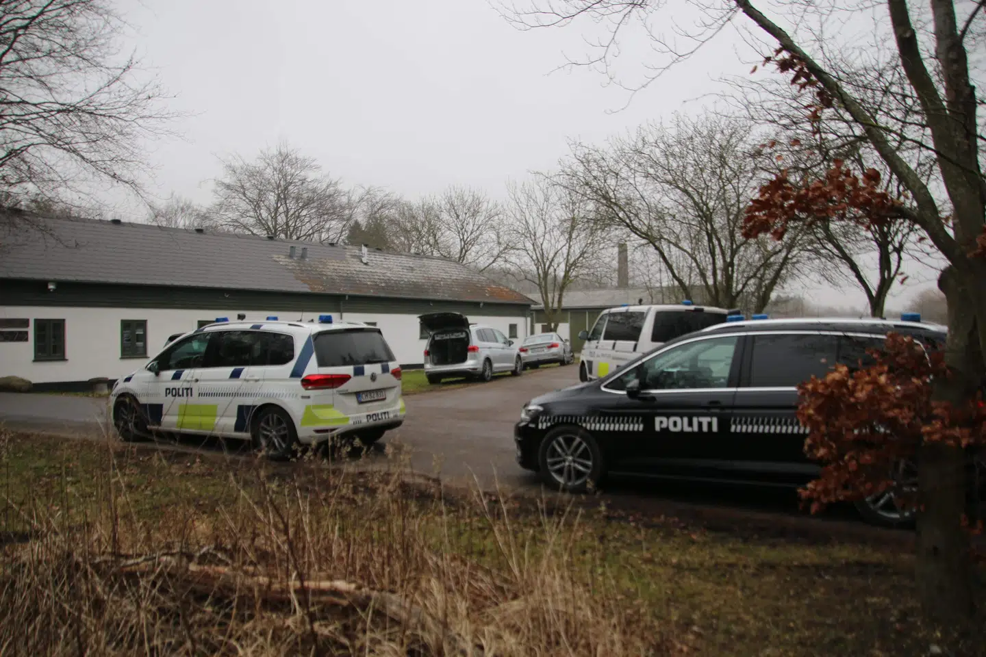 Knivstikkeriet skulle have fundet sted på skolens område. En 16-årig dreng er anholdt i sagen.