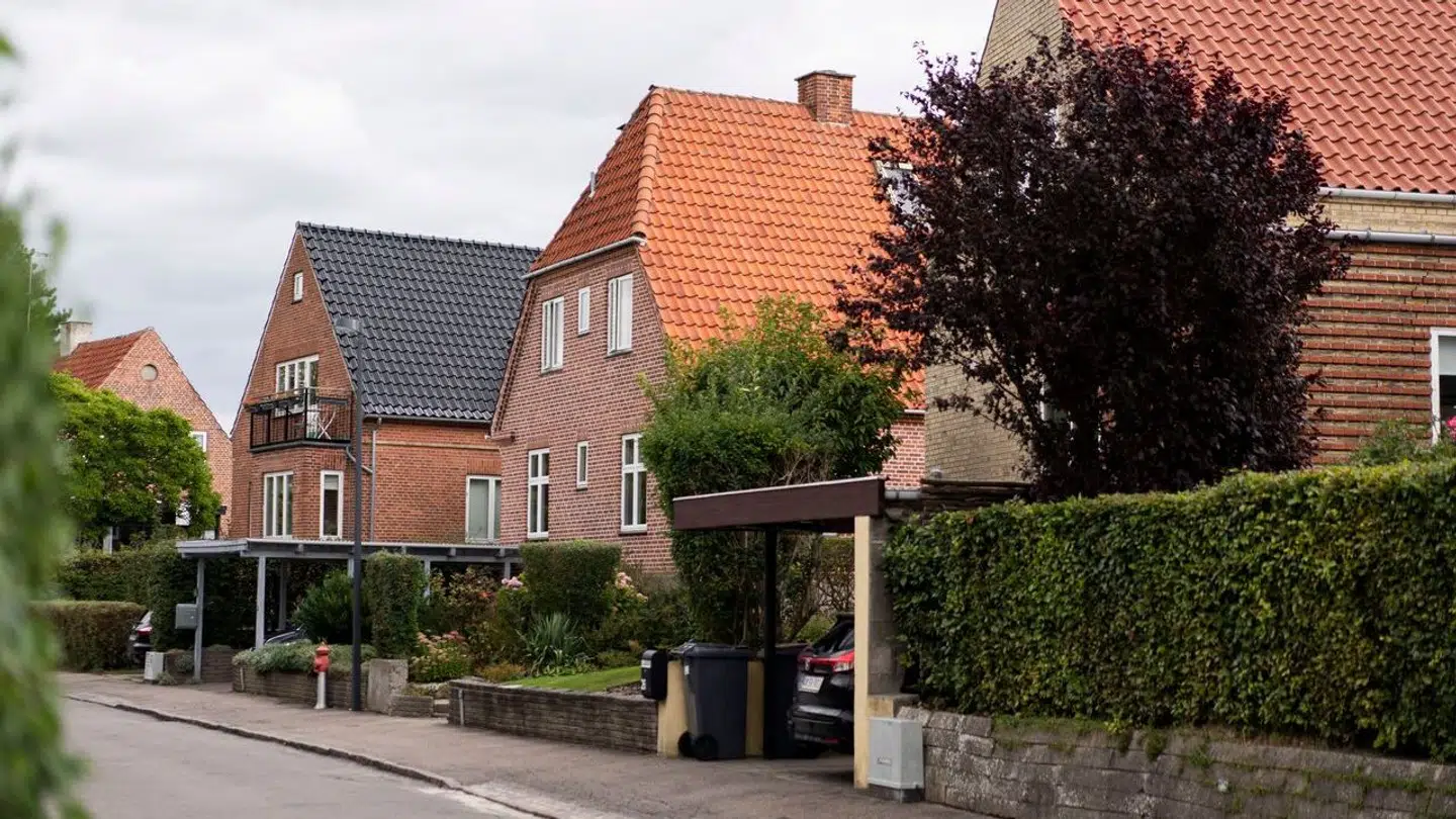 Danmark er nærmest knækket over i to. I den ene halvdel af landet er huspriserne faldet siden toppen lige før finanskrisen. I den anden halvdel er de steget.