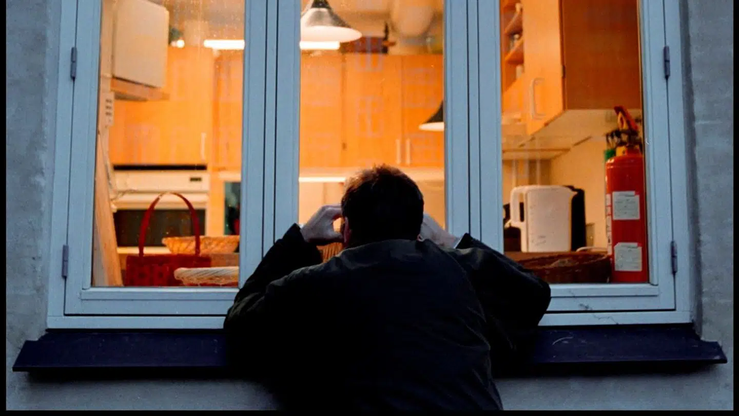 MODELBILLEDE. En 31-årig mand er blevet kendt skyldig i at have luret ind ad vinduerne hos en lang række kvinder i Slagelse.