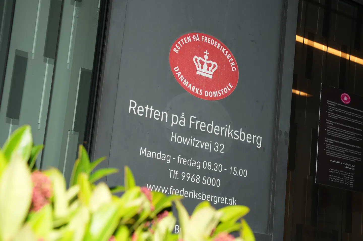 En 15-årig dreng er mandag formiddag blevet fremstillet i grundlovsforhør i Retten på Frederiksberg efter weekendens knivstikkeri ved en moské. Her er drengen blevet varetægtsfængslet. (Arkivfoto).