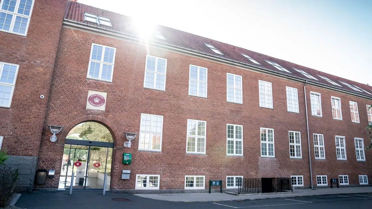 Det bliver byretten i Næstved, der skal behandle den uhyggelige voldtægtssag, hvor den 23-årige er tiltalt for voldtægter af en 12-årig pige.