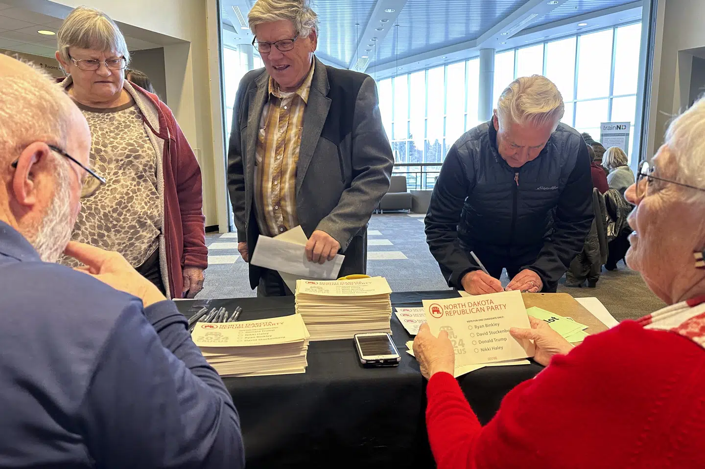 De republikanske vælgere i North Dakota mødtes mandag for at holde caucus og pege på, hvilken republikaner de ønsker som præsidentkandidat.