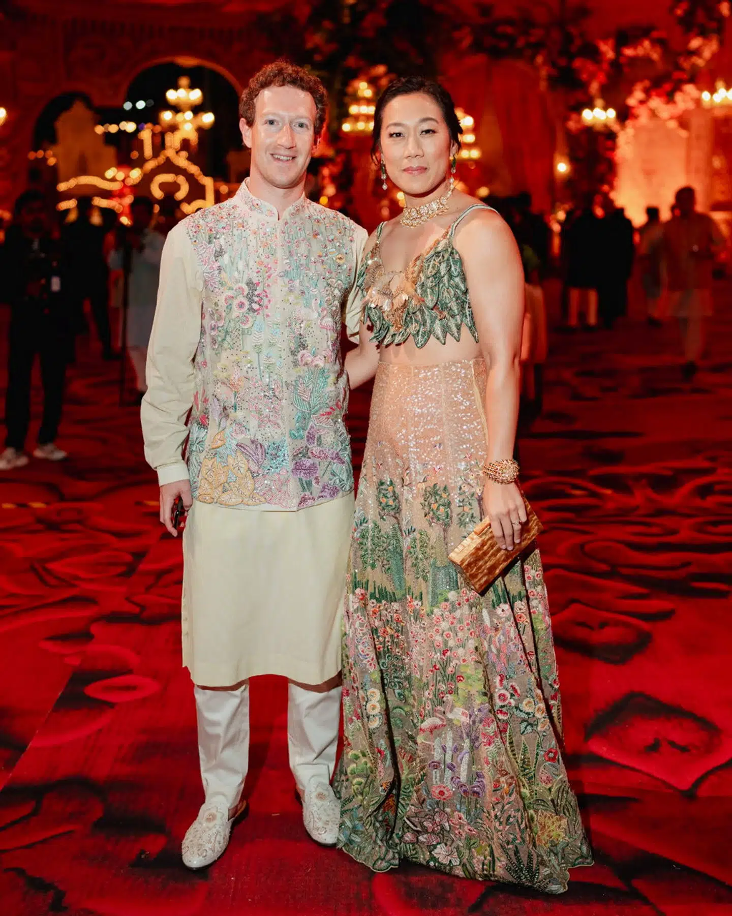 Metas administrerende direktør, Mark Zuckerberg, og hans hustru, Priscilla Chan, på den røde løber.