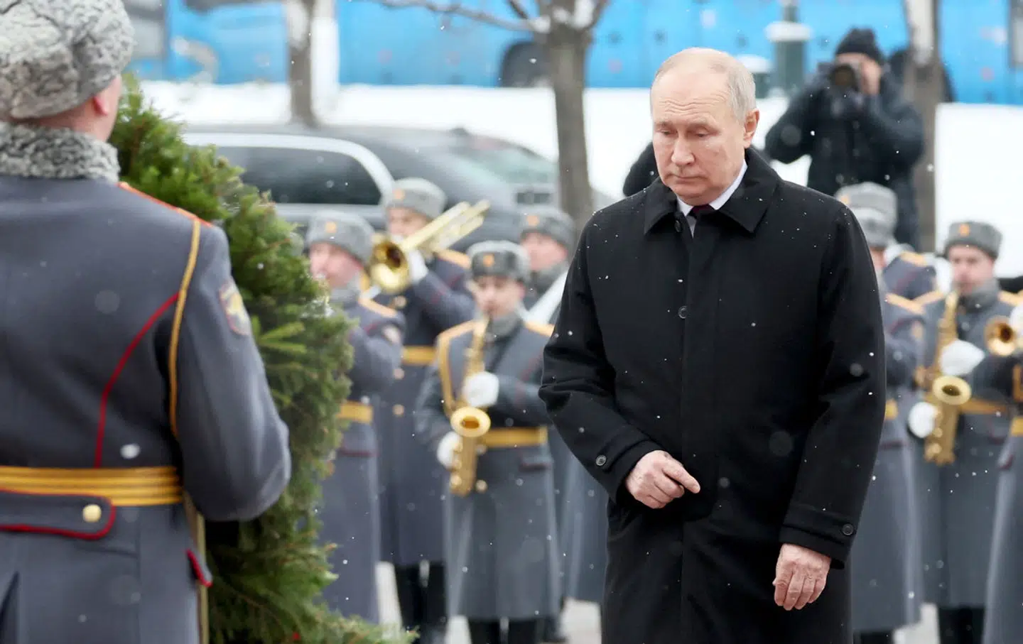 Ruslands præsident Vladimir Putin deltager i en ceremoni på dagen for »Fædrelandets forsvarer« 23. februar. Samme dag gik en hjemvendt veteran fra krigen i Ukraine amok i sin landsby.