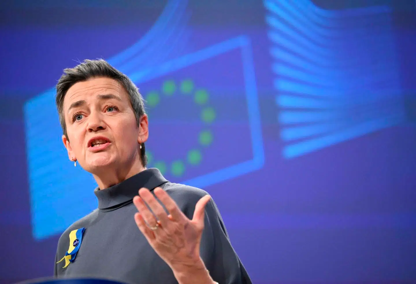 Den danske næstformand i Europa-Kommissionen, Margrethe Vestager, var med til at præsentere EUs første forsvarsstrategi tirsdag i Bruxelles. Strategien skal sørge for at fylde Europas våbenlagre op – både på kort og langt sigt.