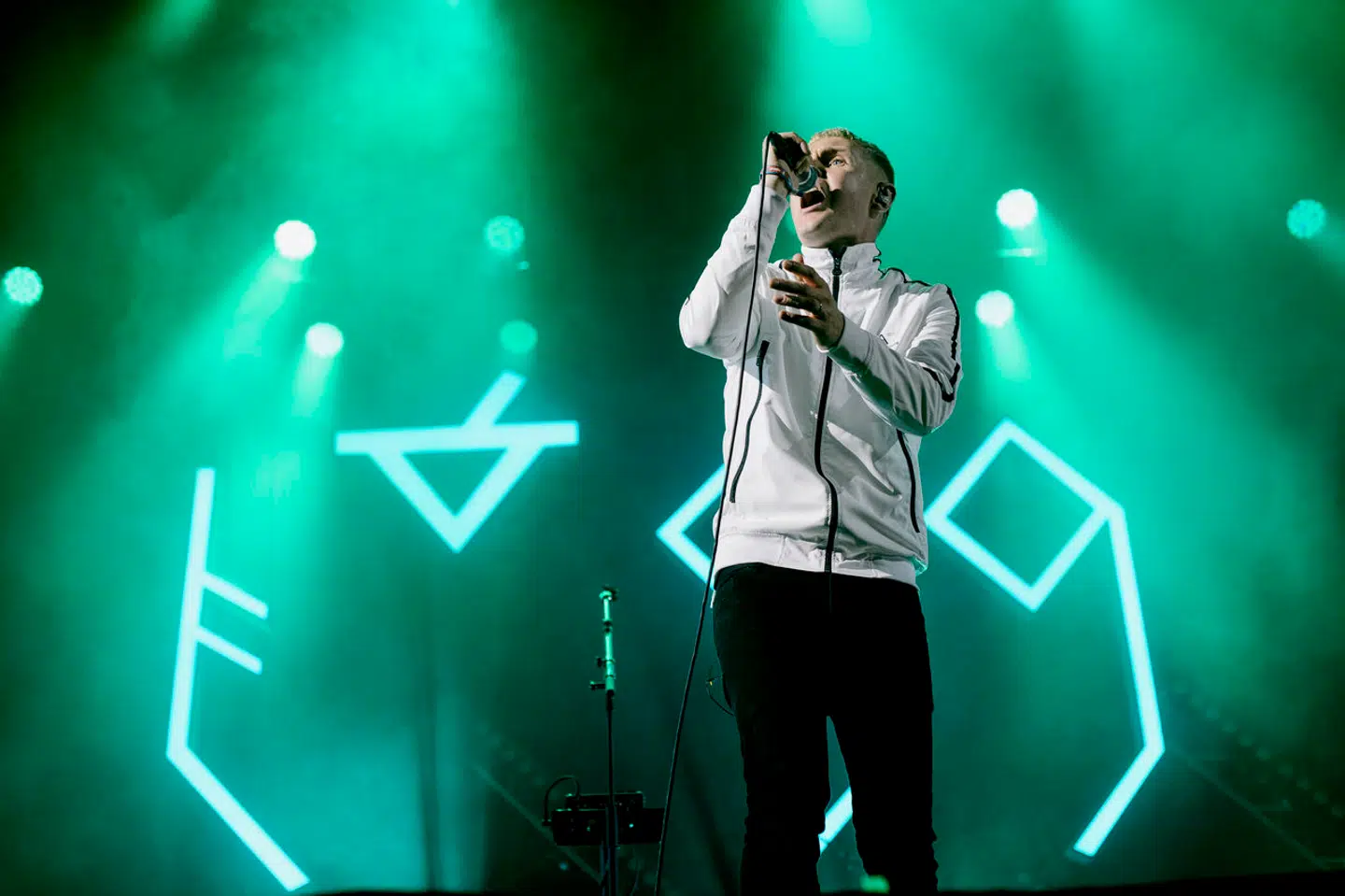 The Minds of 99. Her ses forsanger, Niels Brandt, på Arena-scenen på Roskilde Festival 2. april 2016.