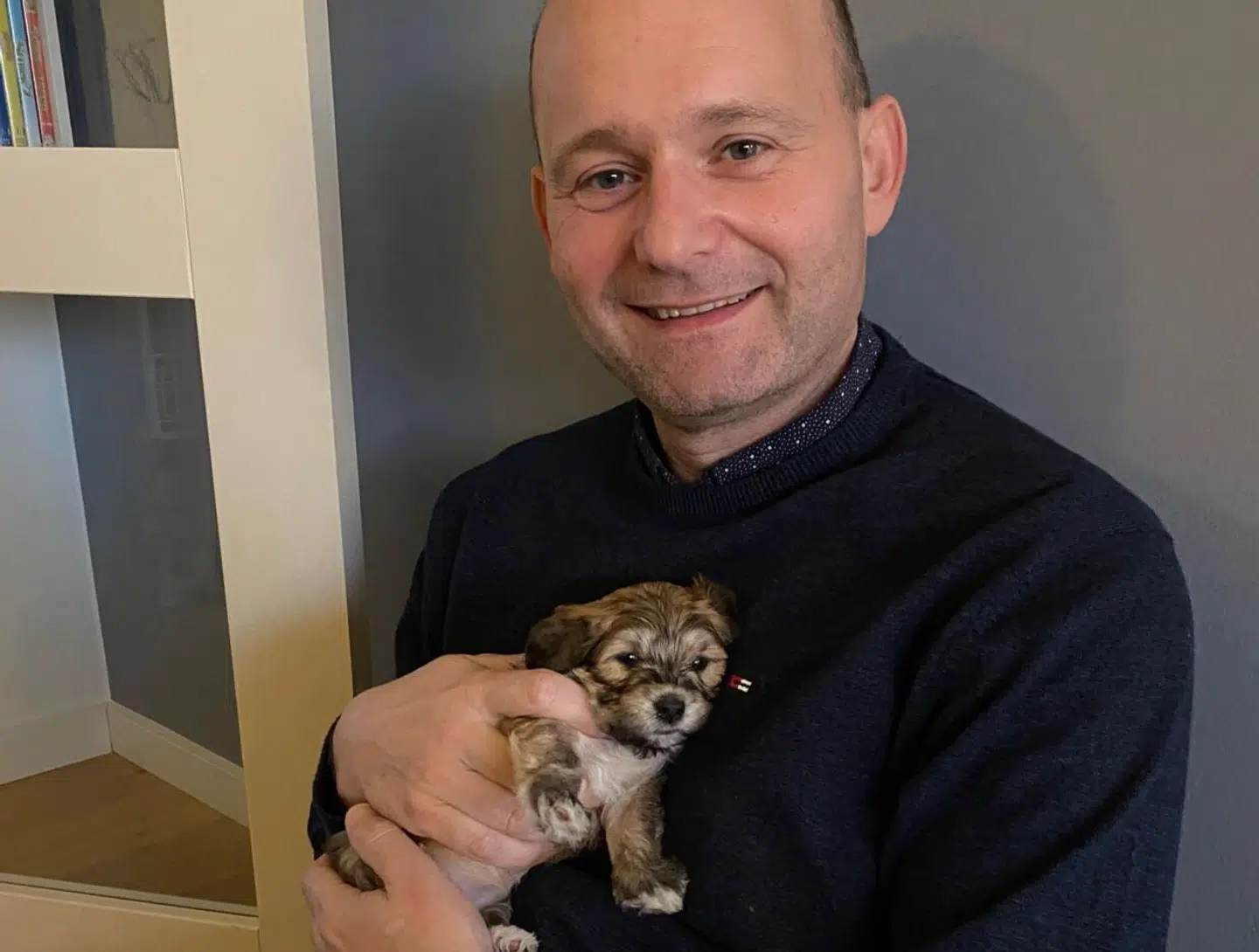 Her ses Søren Pape Poulsen med sin hund Maggie, da han lige havde fået den i april 2021.