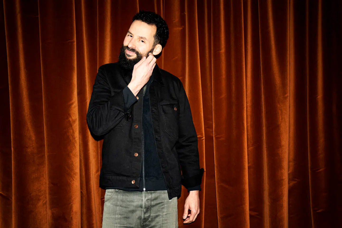 Den danske sanger Isam Bachiri har været i et stormvejr, efter han i et interview med Berlingske holdt fast: »Hamas er ikke en terrororganisation,« lød det.