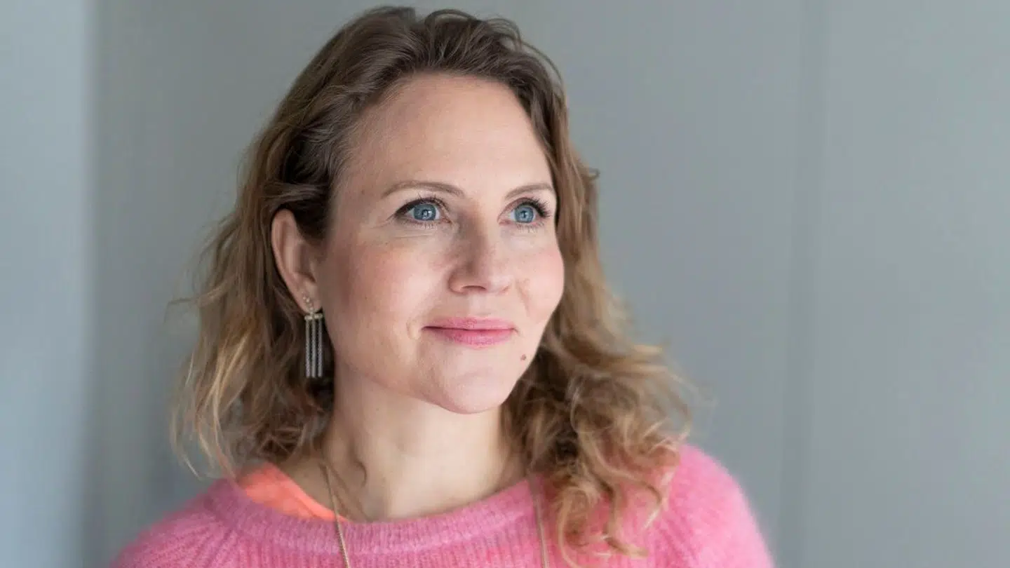 Christiane Vejlø fortæller, at mange danskere tilsyneladende navngiver deres robotstøvsuger og for sjov omtaler den som en del af familien.