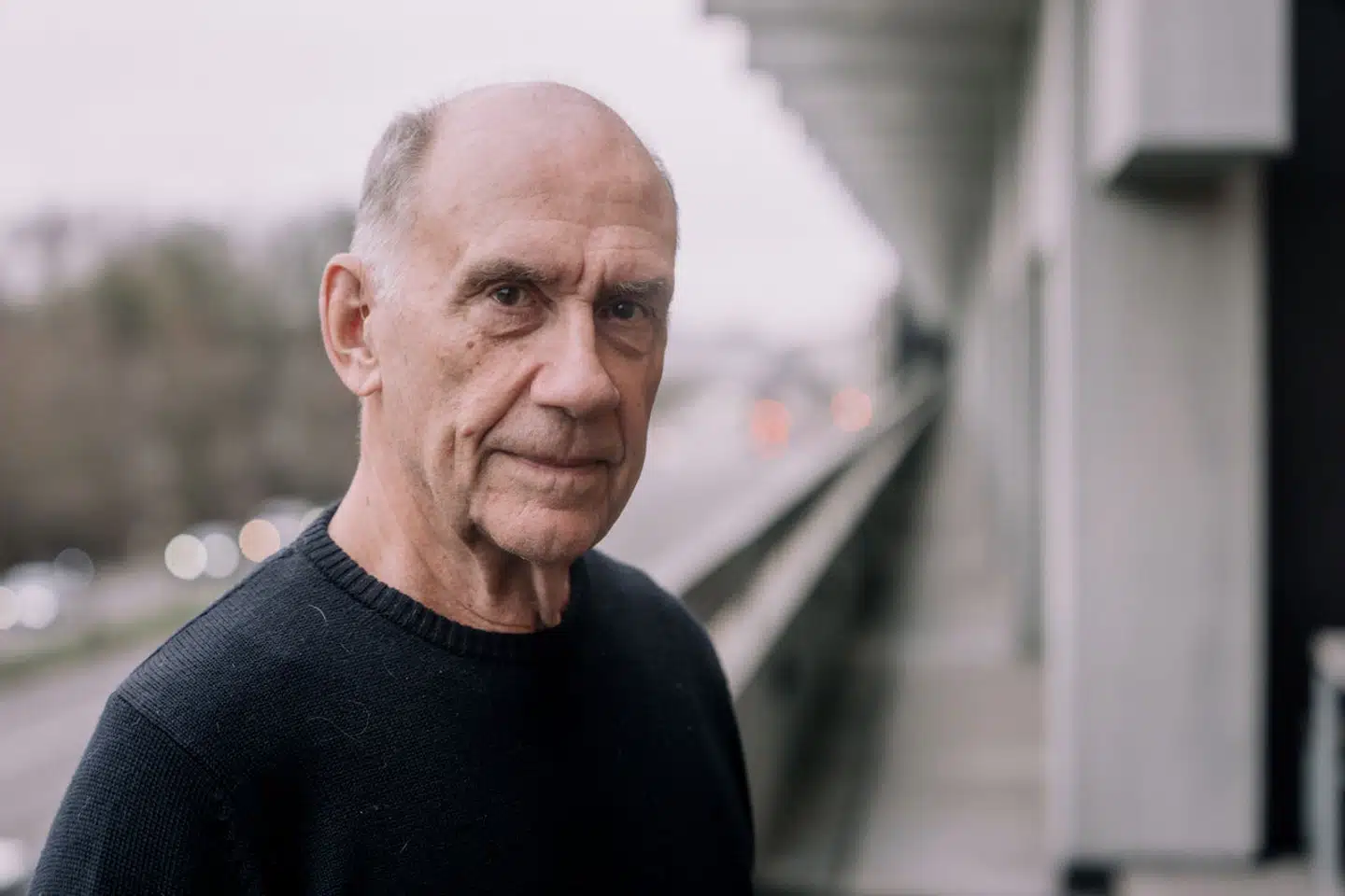 Professor og overlæge Niels Høiby på Rigshospitalet gik efter Berlingskes første afsløringer i skimmelsagen i P1 Morgen med kritik af skimmelforekomster på hospitalet. Efterfølgende fik han en mail fra sin chef.