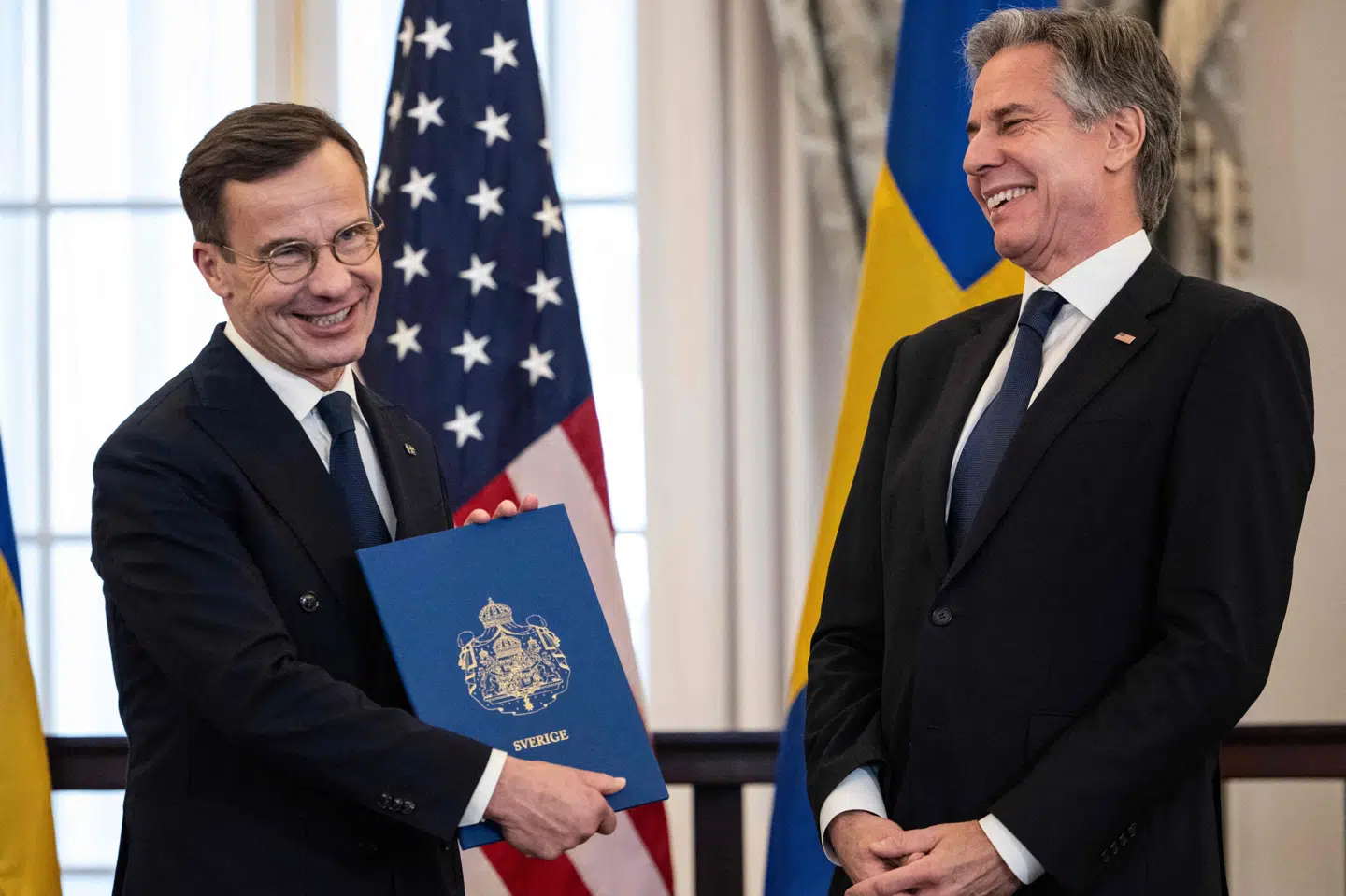 Antony Blinken har torsdag modtaget Sveriges tiltrædelsesdokument ved en ceremoni i USA's forbundshovedstad, Washington D.C. Dokumentet blev overleveret af den svenske statsminister, Ulf Kristersson.