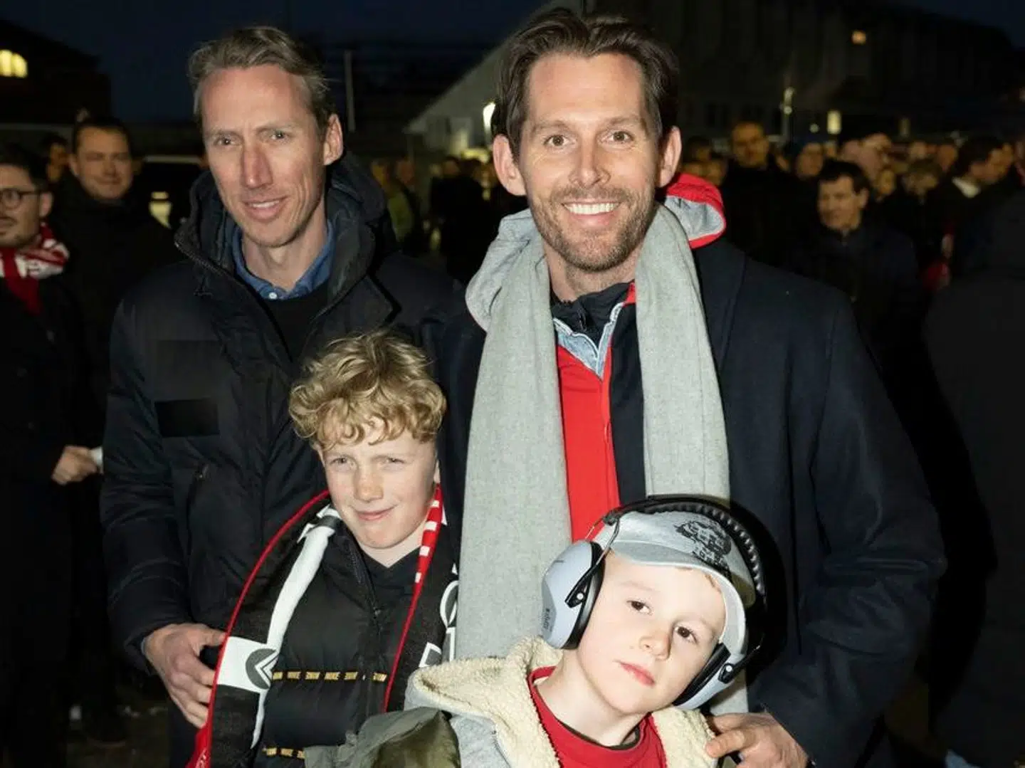 Ramus Seebach til landskamp i Parken med sønnen Holger.