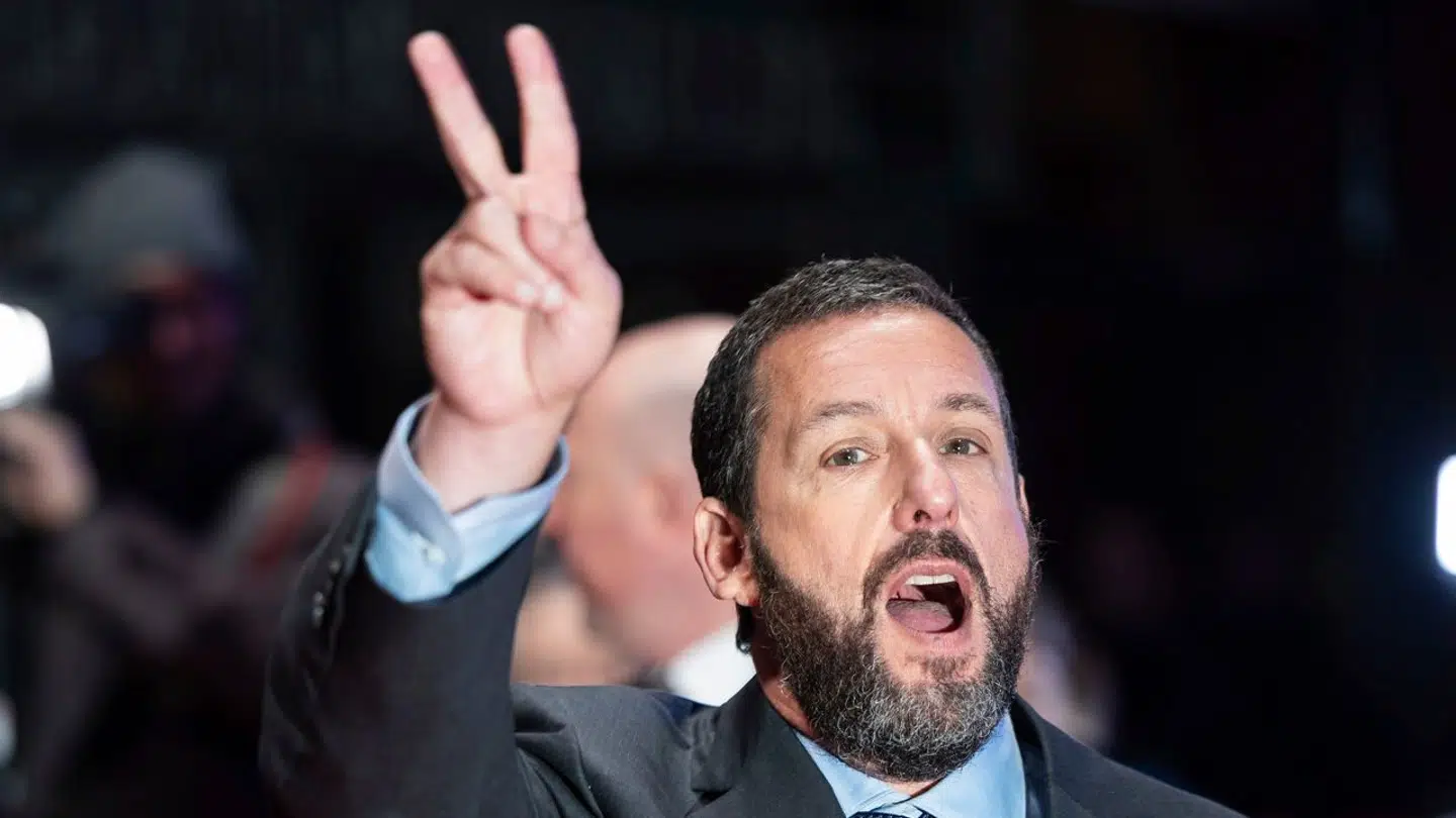 Hollywood-stjernen Adam Sandler har god grund til at være tilfreds – i hvert fald hvad indtjeningen angår.