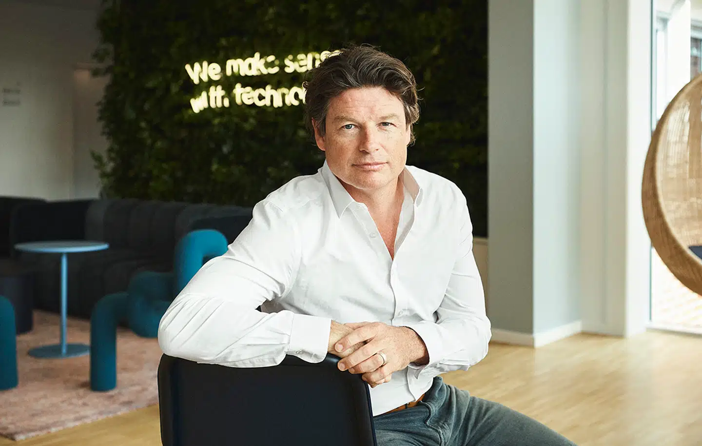 Den britiske topchef for Nuuday, Jon James, er klar til kamp, når Norlys snart overtager Telia i Danmark.