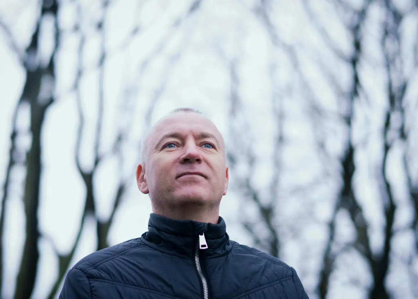 Manderollen er under forandring, forklarer forfatter og professor i Idéhistorie ved Aarhus Universitet, Mikkel Thorup. Blandt andet er den type mand, der kan lukke ned for sine følelser og i 50 år være væk fra familien og få sin krop nedbrudt på et kedeligt arbejde, ikke længere så efterspurgt.