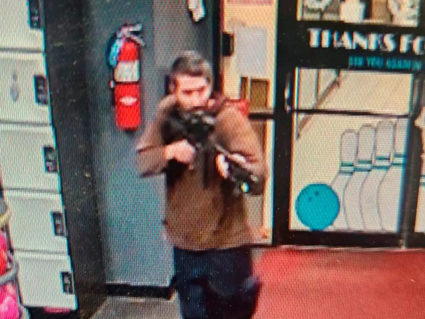 I to døgn foregik der en menneskejagt på 40-årige Robert Card, da han havde dræbt 18 personer i et masseskyderi. Han blev fundet, efter han havde skudt sig selv.